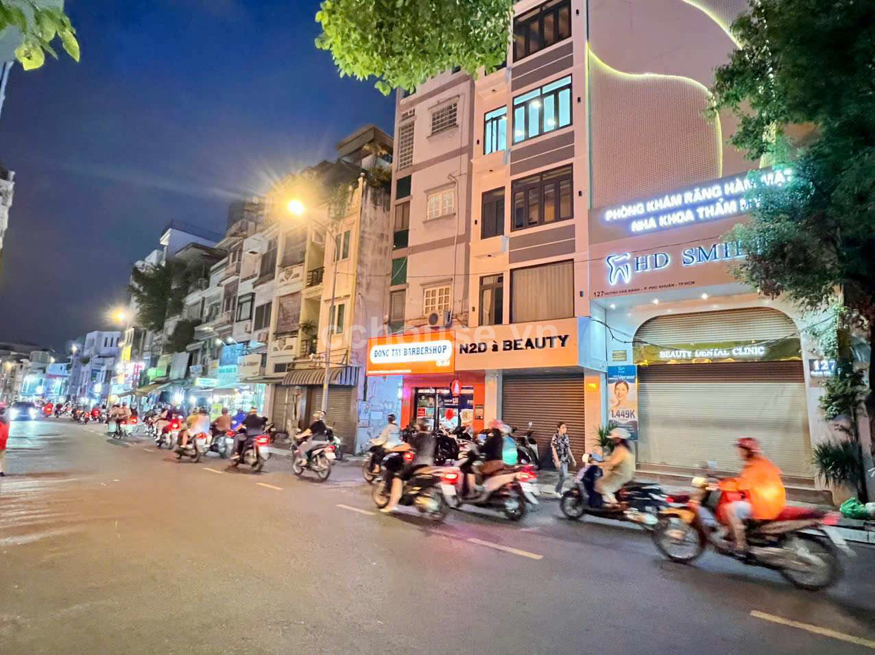 MẶT TIỀN HUỲNH VĂN BÁNH – PHÚ NHUẬN - Trệt + 4 lầu + sân thượng - Đang cho thuê: 36 triệu/tháng -