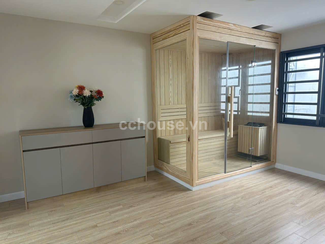 BIỆT THỰ HIẾM CÓ ĐƯỜNG PHẠM VIẾT CHÁNH QUẬN 1 
6M x 15M 1 TRỆT 5 LẦU THANG MÁY