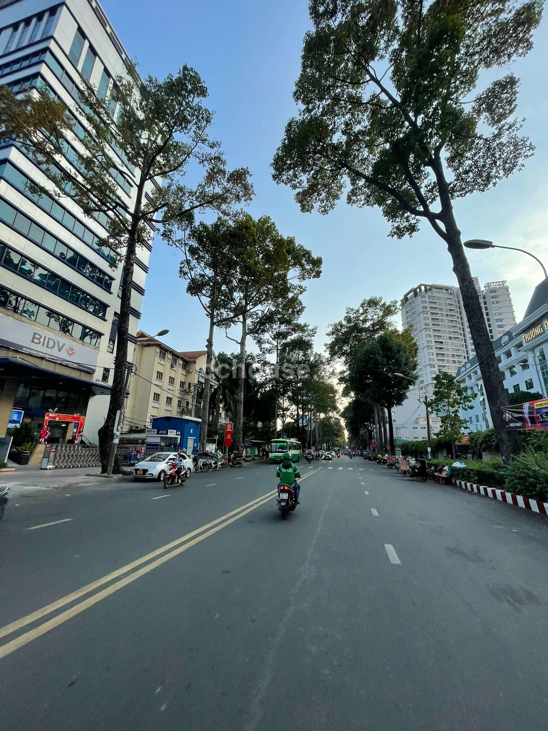 NHÀ PHỐ MT TẠI AN DƯƠNG VƯƠNG, QUẬN 5 - DT 4.2x21m - 6 TẦNG + THANG MÁY - HĐT: 100TR/ THÁNG