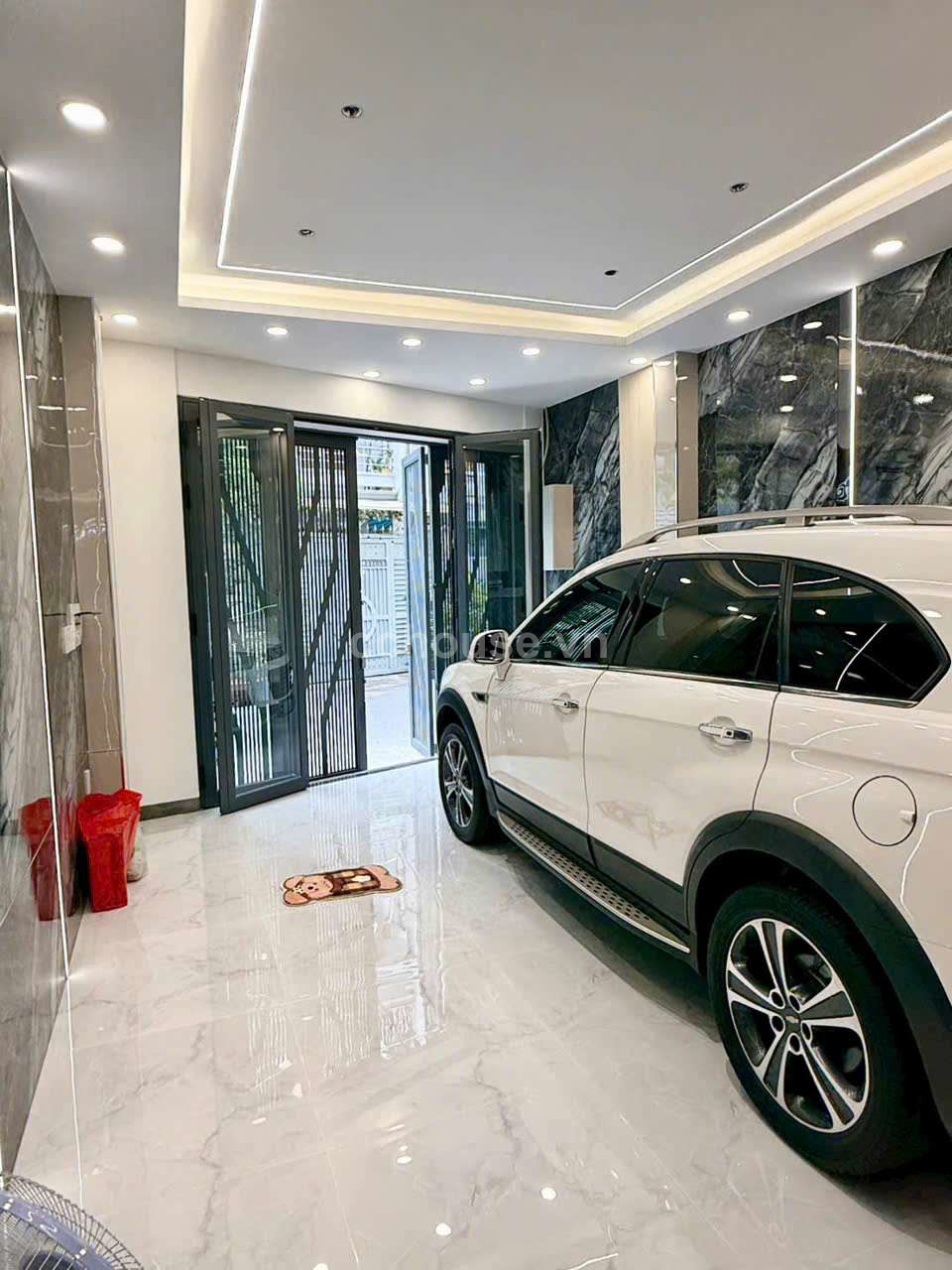 HUỲNH VĂN BÁNH PHÚ NHUẬN LUXURY HIỆN ĐẠI 4.5M x 14M - TRỆT 3 LẦU ST THANG MÁY