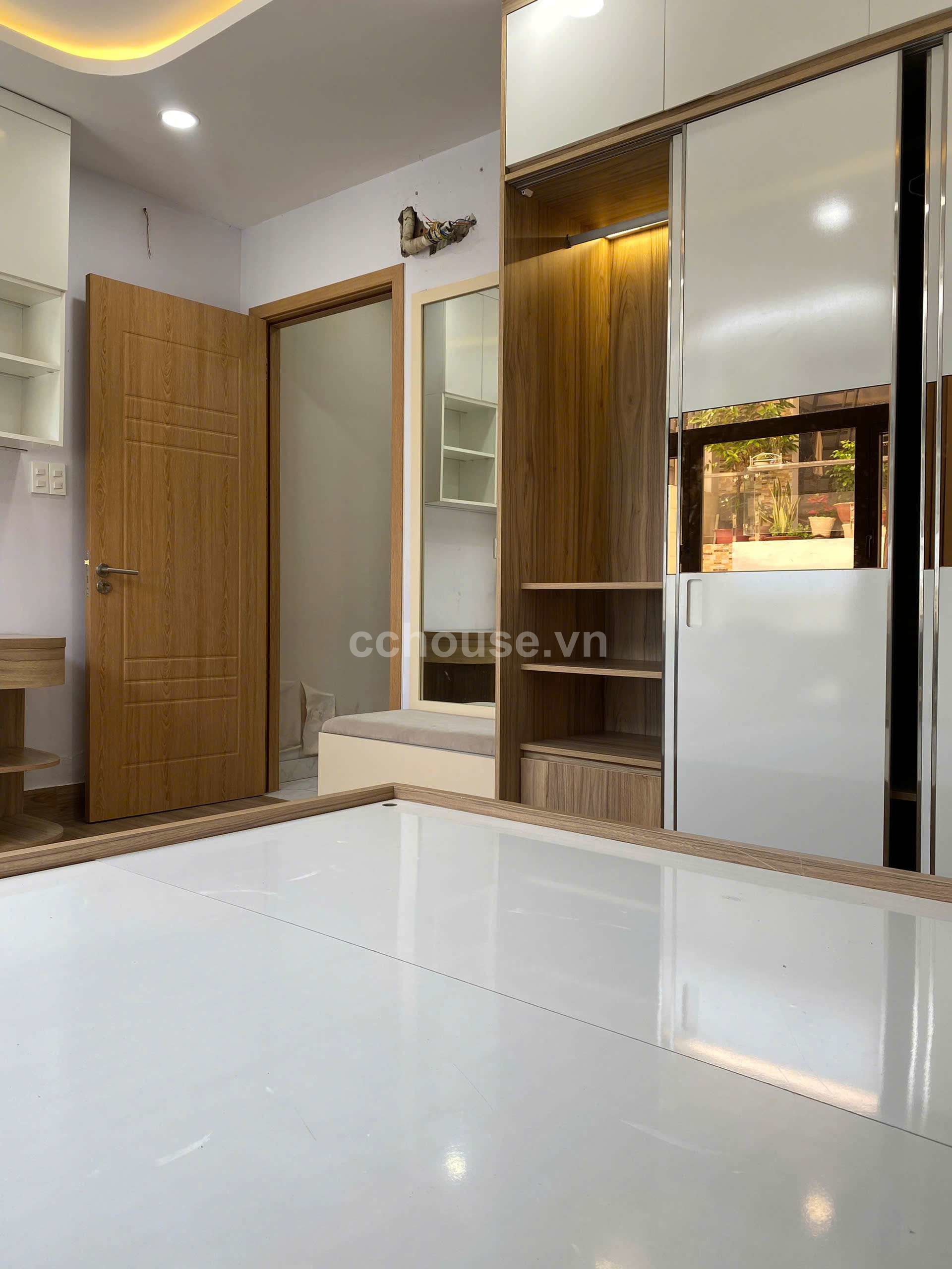 Hẻm Xe Hơi Lý Thường Kiệt, đối diện CX Băc Hải ( Diện Tích : 4,4m * 12m. Nở Hậu 4.65m )