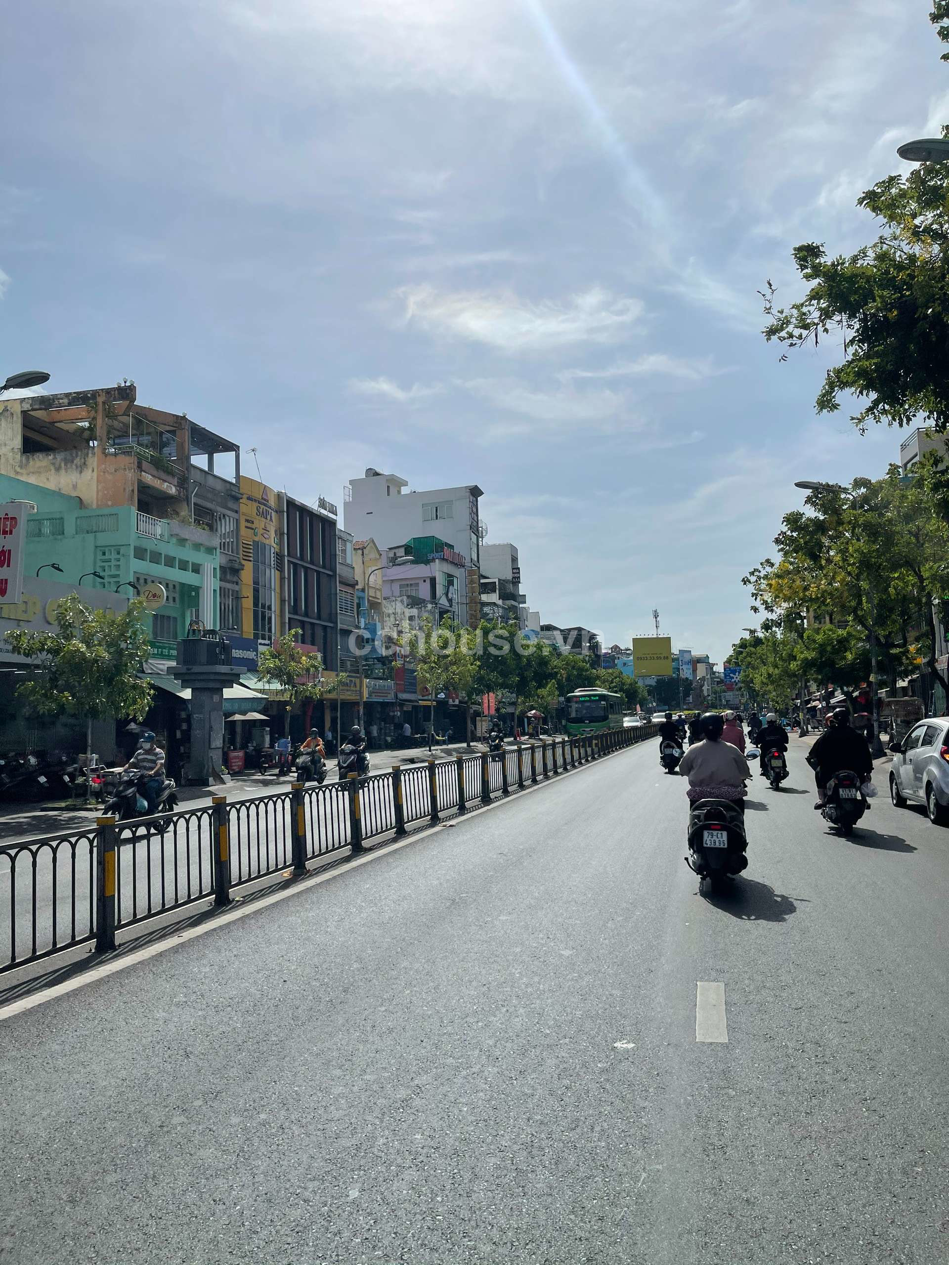 Cho Thuê Nhà Mặt Tiền Lý Thái Tổ, Quận 10 – 6 Tầng, 555m² Sàn, Gần Bệnh Viện Nhi Đồng 1
