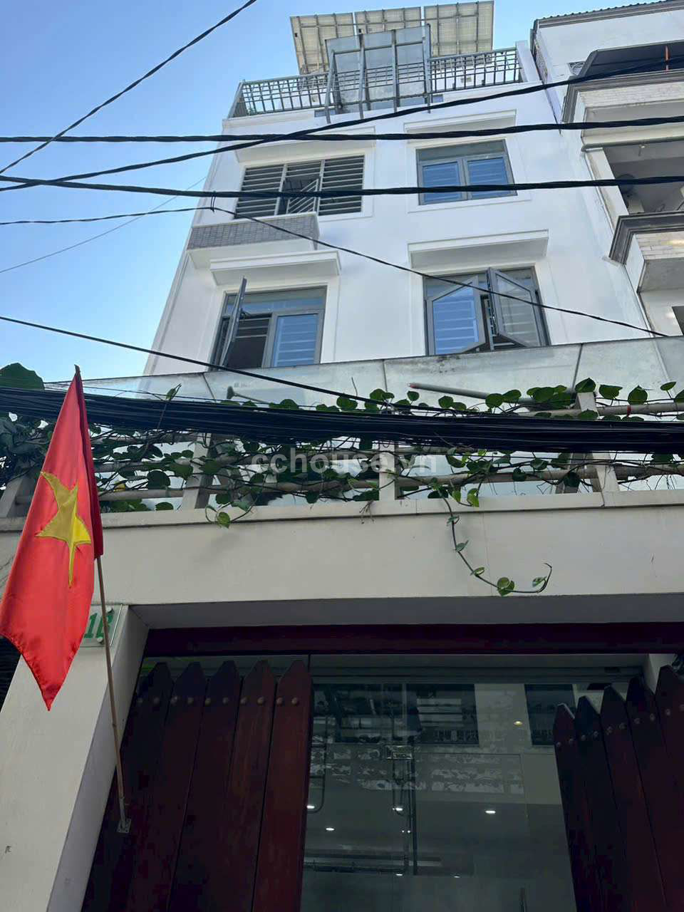 BIET-THU-HIEM-CO-DUONG-PHAM-VIET-CHANH-QUAN-1-
6M-x-15M-1-TRET-5-LAU-THANG-MAY-id11839