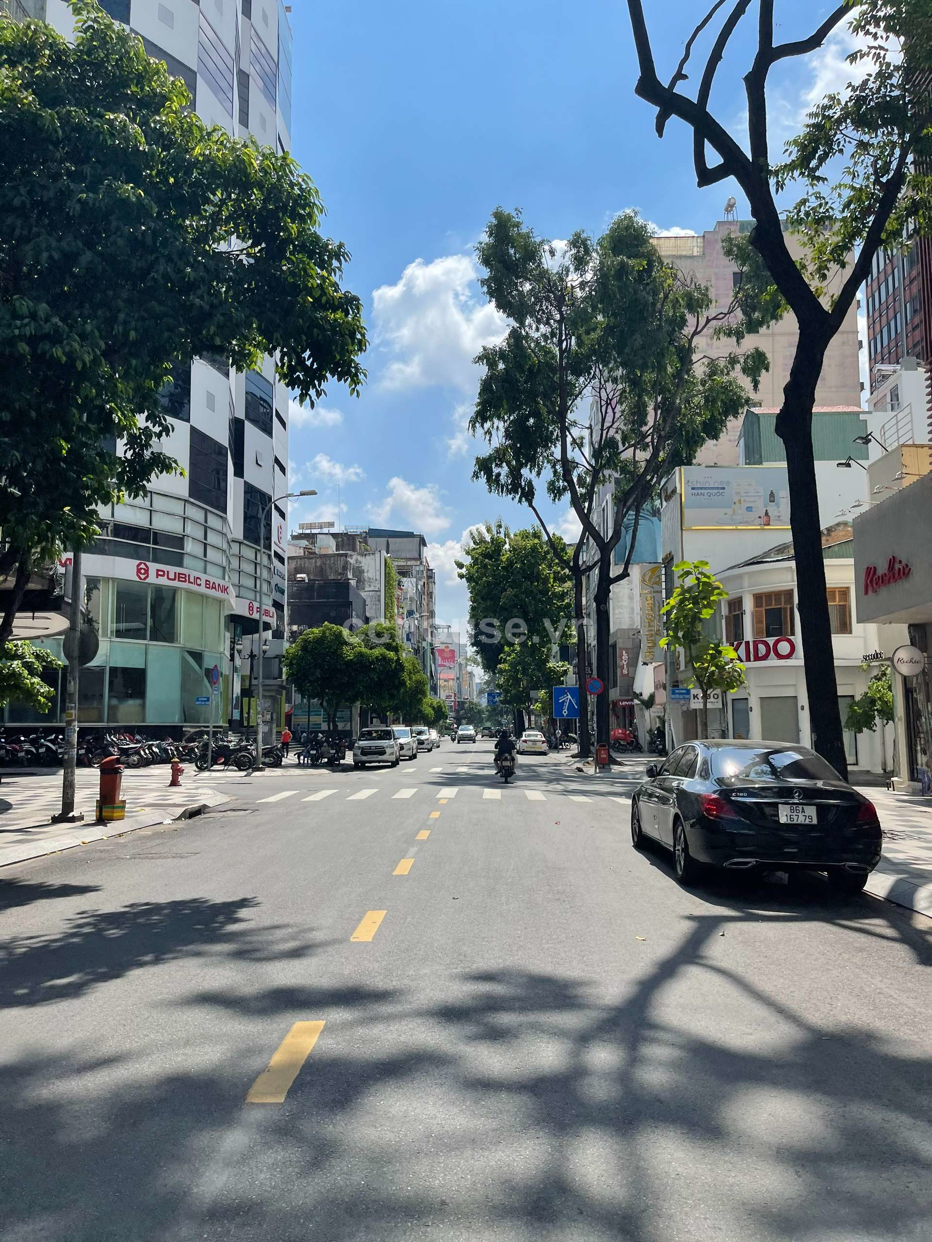 NHÀ HXH NGAY Q1 GẦN METRO VĂN THÁNH TIỆN MỞ CỬA HÀNG KINH DOANH