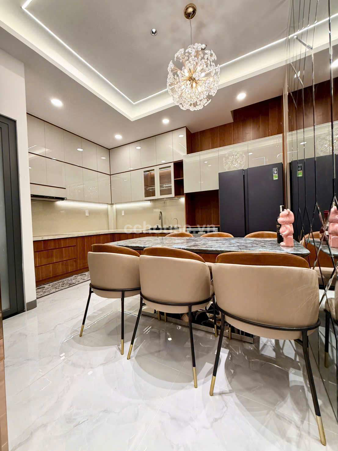  Đường Nhựa 10M HUỲNH VĂN BÁNH PHÚ NHUẬN LUXURY HIỆN ĐẠI 