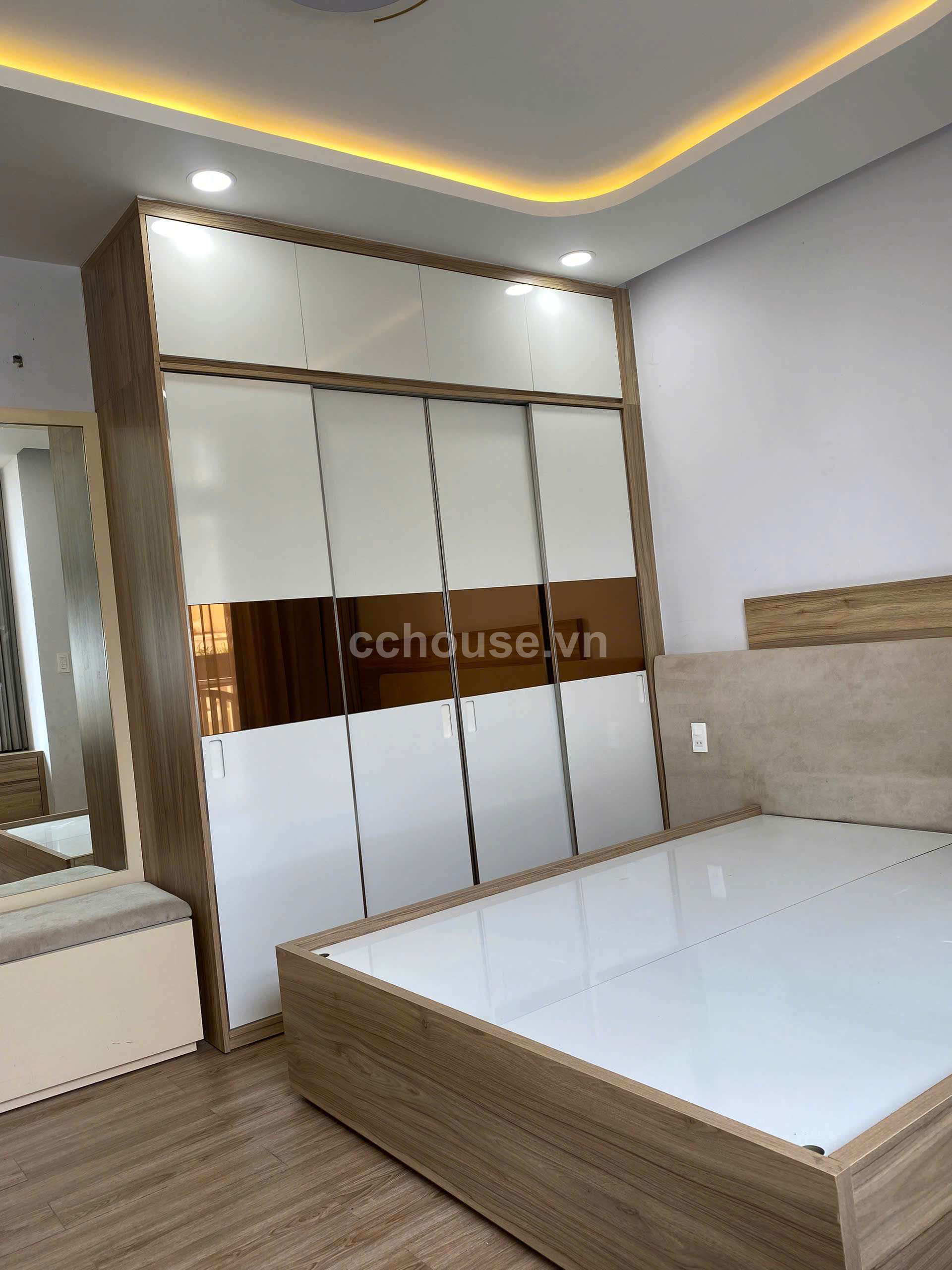 Hẻm Xe Hơi Lý Thường Kiệt, đối diện CX Băc Hải ( Diện Tích : 4,4m * 12m. Nở Hậu 4.65m )