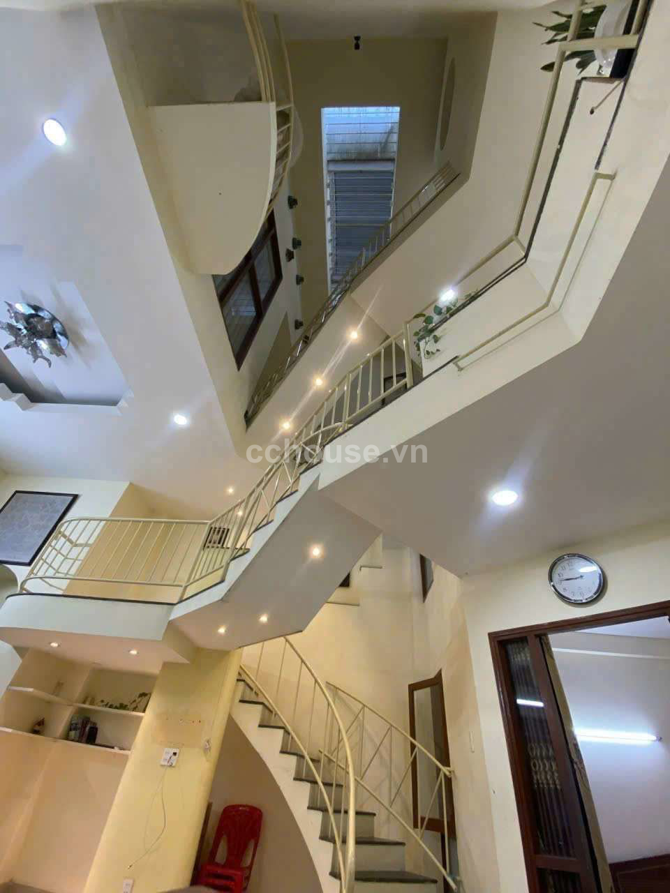 NGAY KHU BÁNH XÈO ĐINH CÔNG TRÁNG CHỢ TÂN ĐỊNH QUẬN 1 NỞ HẬU 6.5M 71.7M2 NHÀ 4 TẦNG