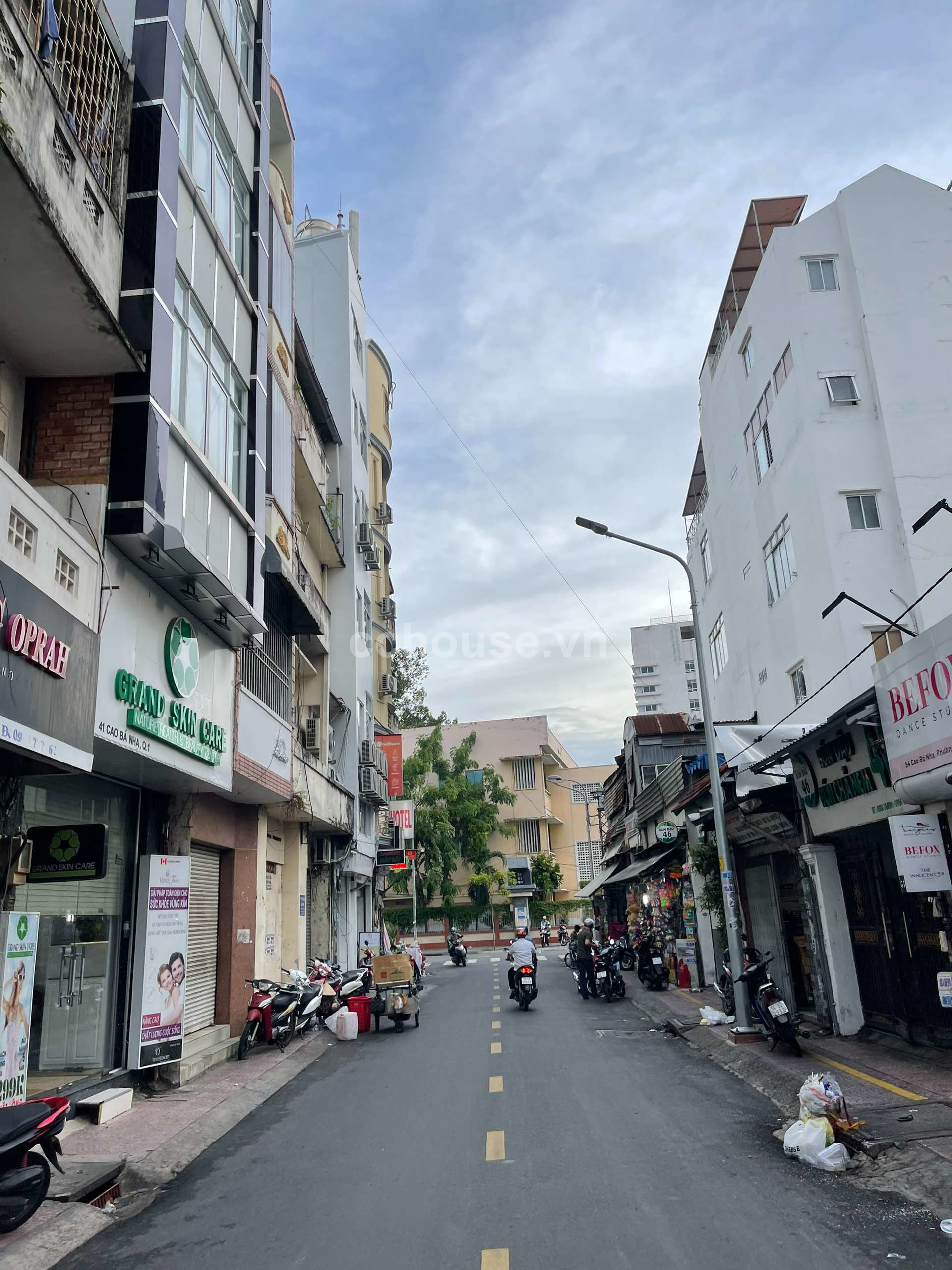 BÁN NHÀ HẺM NGAY KHU TRUNG TÂM QUẬN 1 - ĐƯỜNG CAO BÁ NHẠ / 3 TẦNG / GIÁ 8.24 TỶ