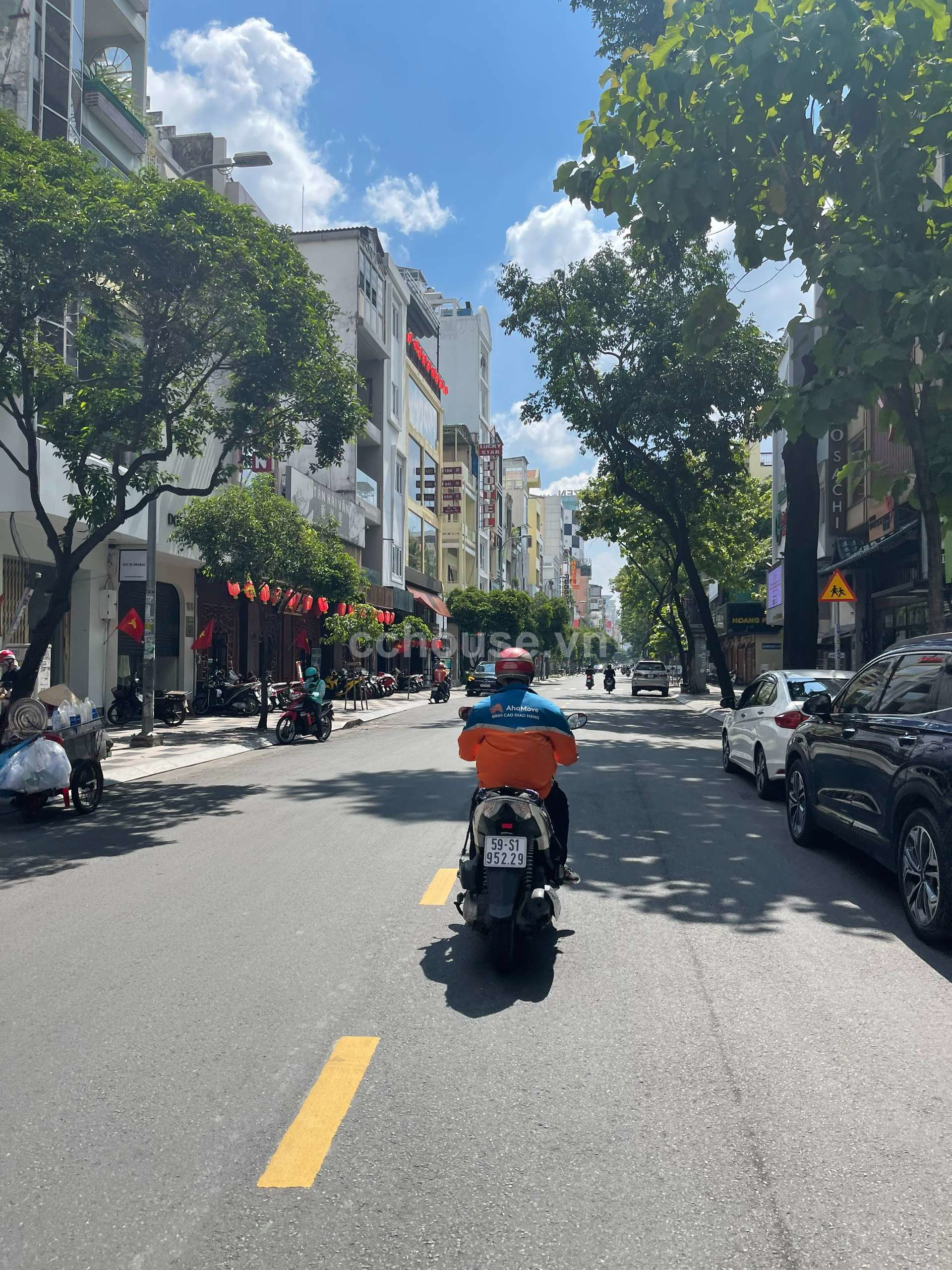 NHÀ HXH NGAY Q1 GẦN METRO VĂN THÁNH TIỆN MỞ CỬA HÀNG KINH DOANH