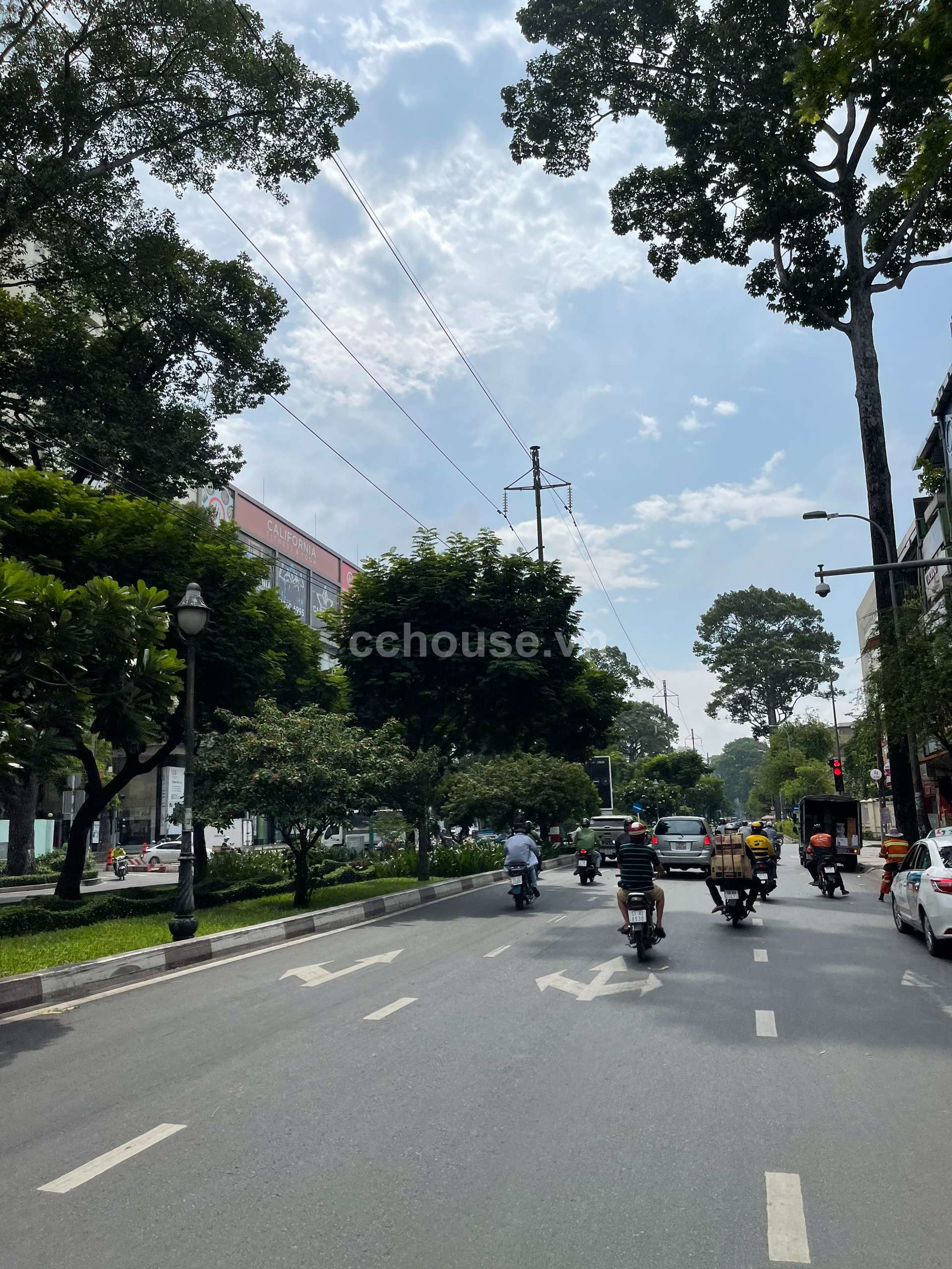 BÁN NHÀ HẺM : 732/ HỒNG BÀNG, P. 1, Q. 11 - TPHCM / NH 6M ( 4m x 10m ) - GIÁ 5.45 TỶ