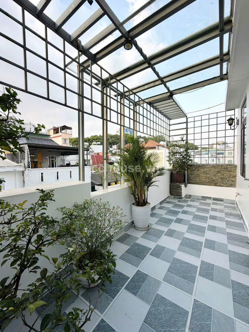 BIỆT THỰ HIẾM CÓ ĐƯỜNG PHẠM VIẾT CHÁNH QUẬN 1 
6M x 15M 1 TRỆT 5 LẦU THANG MÁY