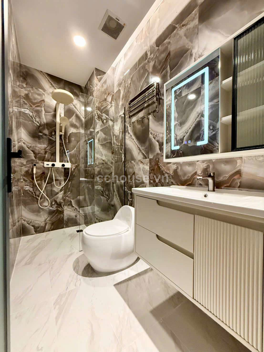  Đường Nhựa 10M HUỲNH VĂN BÁNH PHÚ NHUẬN LUXURY HIỆN ĐẠI 