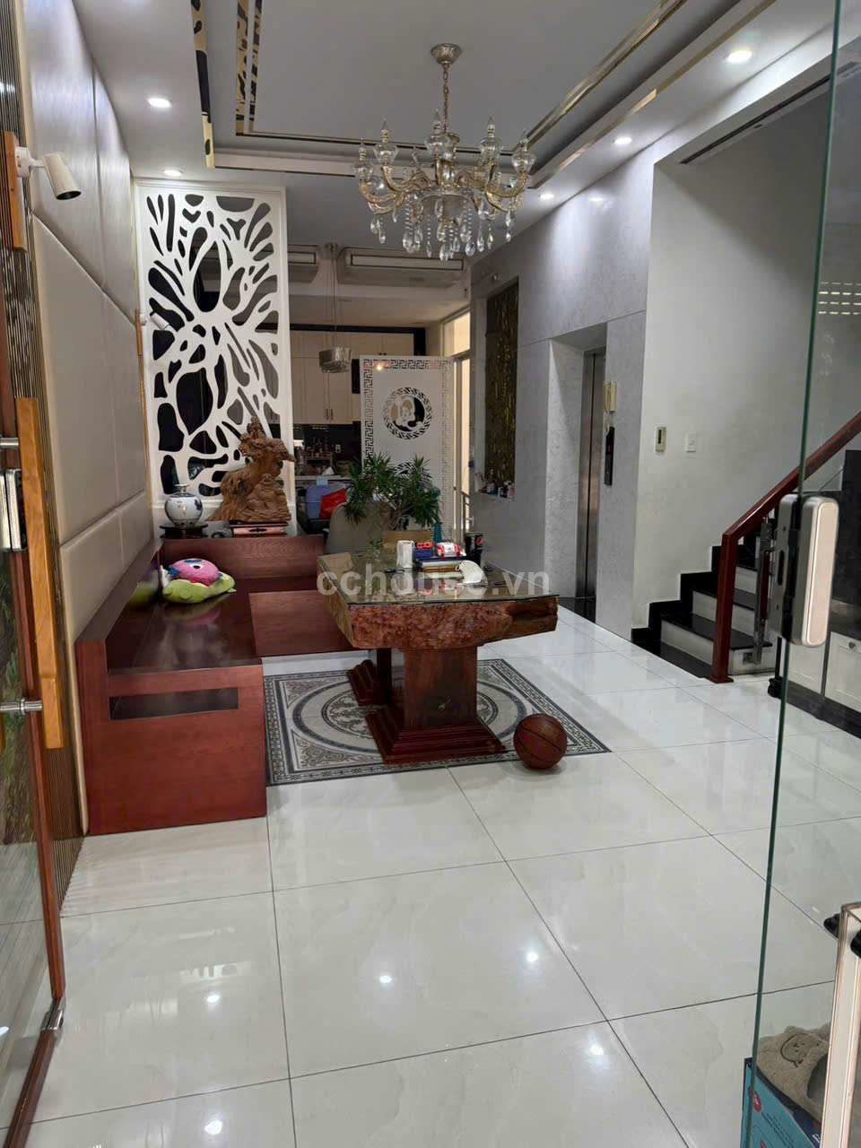 Siêu phẩm Vip Bàu Cát Tân Bình. Dt: 6x16m. Kc: 1 Hầm 1 Trệt 6 lầu, thang máy xịn. Giá 26ty