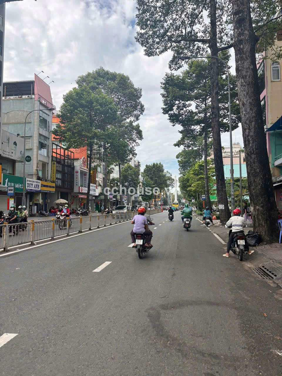 NHÀ MẶT TIỀN NGUYỄN TRI PHƯƠNG QUẬN 10 ĐỐI DIỆN ĐẠI HỌC KINH TẾ - HẦM 6 TẦNG