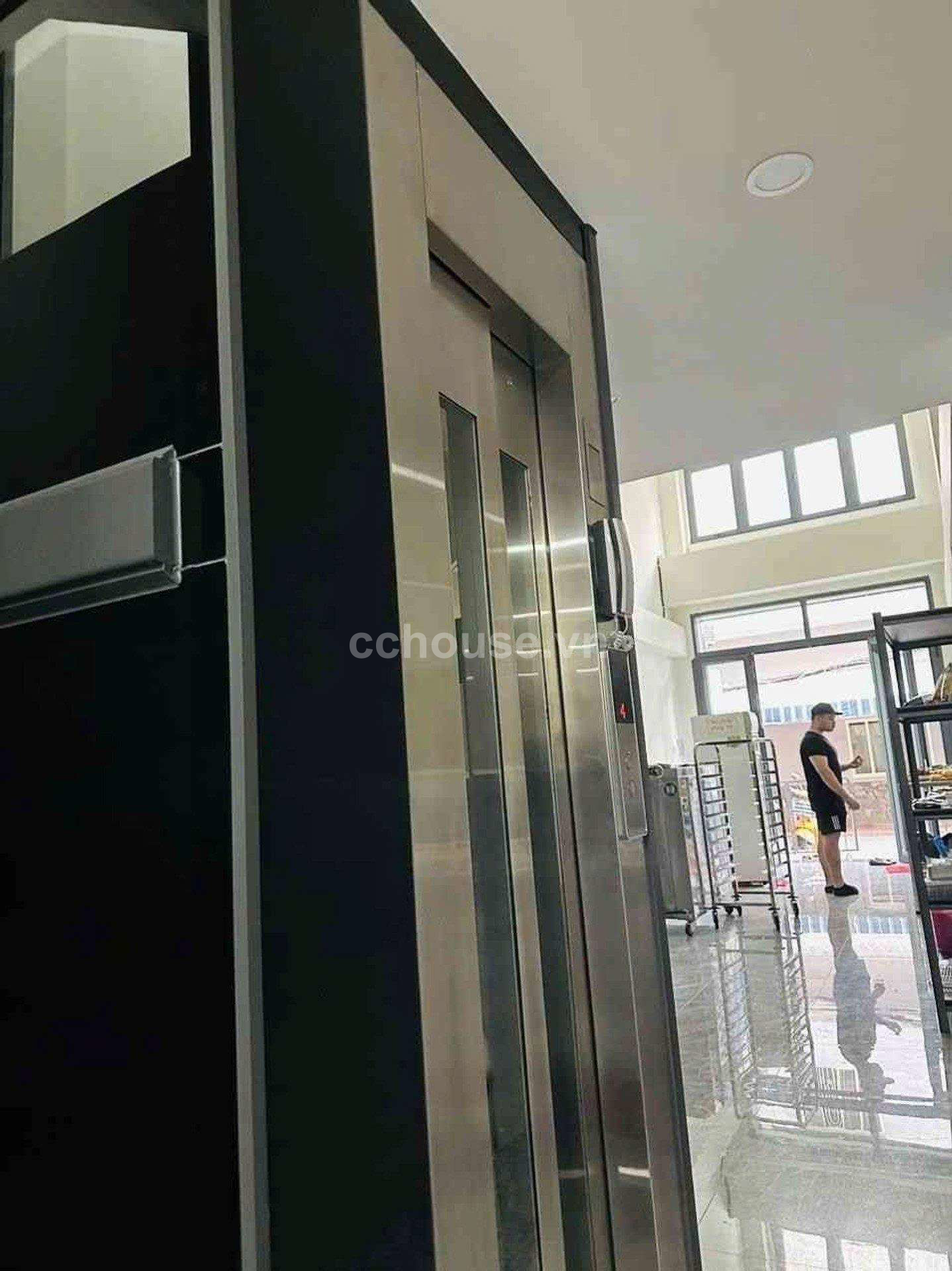 7A THÀNH THÁI QUẬN 10 - 5 TẦNG THANG MÁY 88M2 - 7PN - 7 WC - NHÀ MỚI ĐẸP