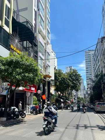 7A THÀNH THÁI QUẬN 10 - 5 TẦNG THANG MÁY 88M2 - 7PN - 7 WC - NHÀ MỚI ĐẸP
