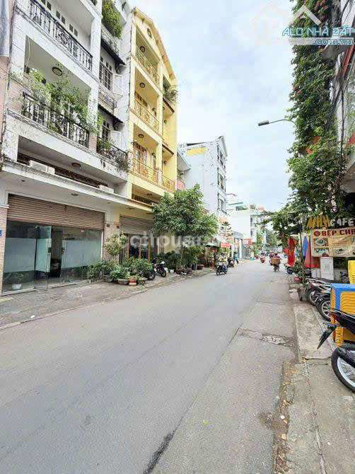 Mặt Tiền Kinh Doanh Hoa Sữa Q. Phú Nhuận ( Diện Tích : 5.5 X 13m )