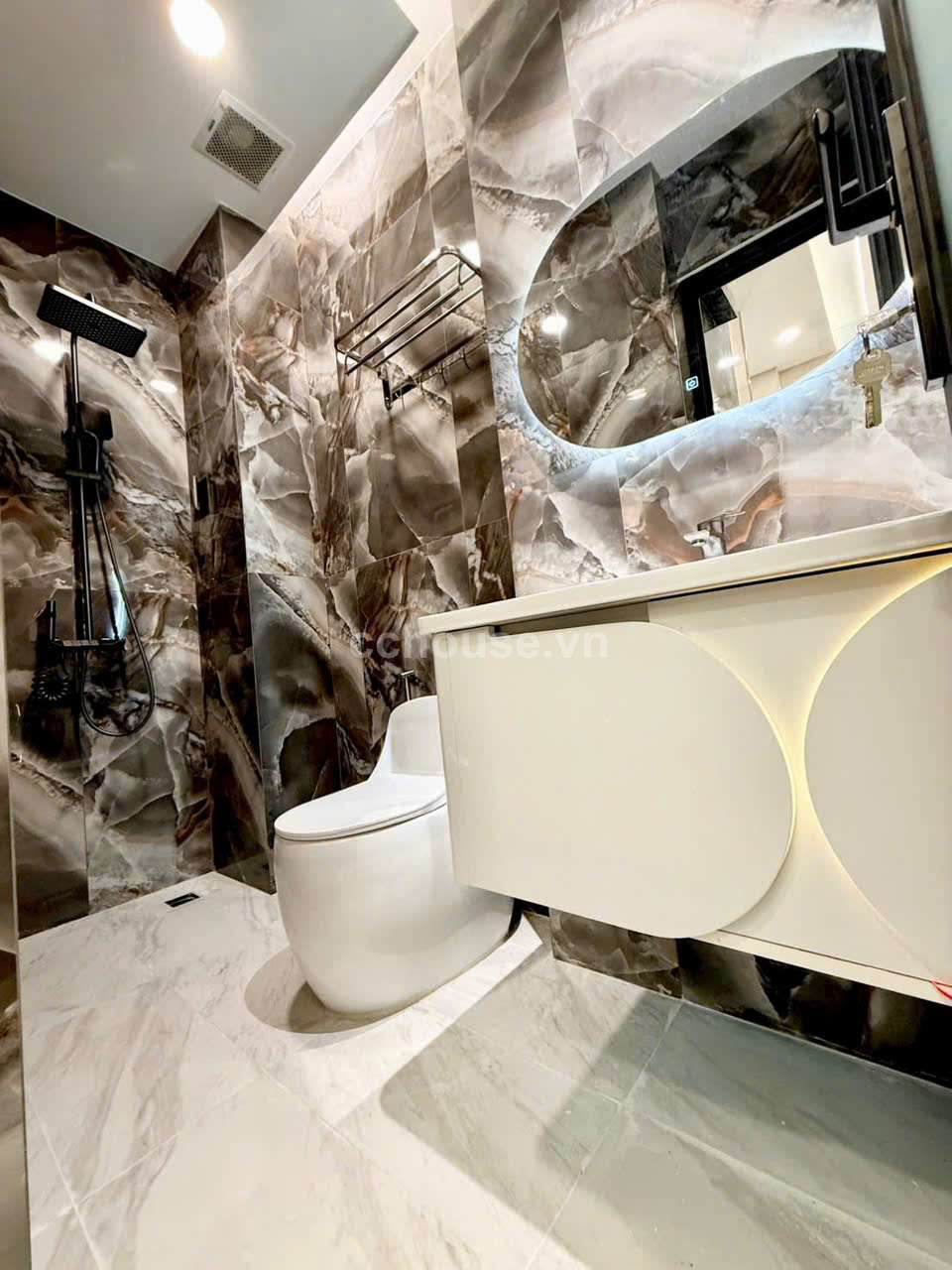 HUỲNH VĂN BÁNH PHÚ NHUẬN LUXURY HIỆN ĐẠI 4.5M x 14M - TRỆT 3 LẦU ST THANG MÁY