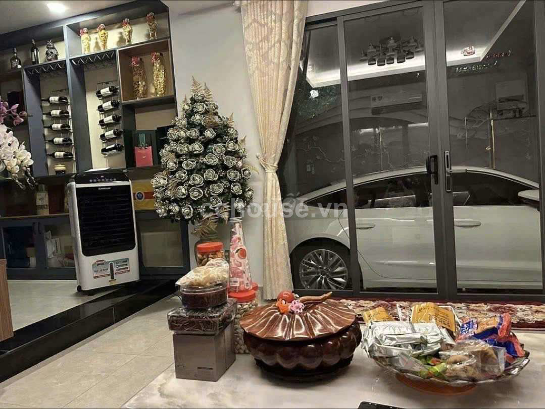 NHÀ HXH NGUYỄN MINH HOÀNG P. 12, QUẬN TÂN BÌNH 7x11M 4 TẦNG MỚI ĐẸP
