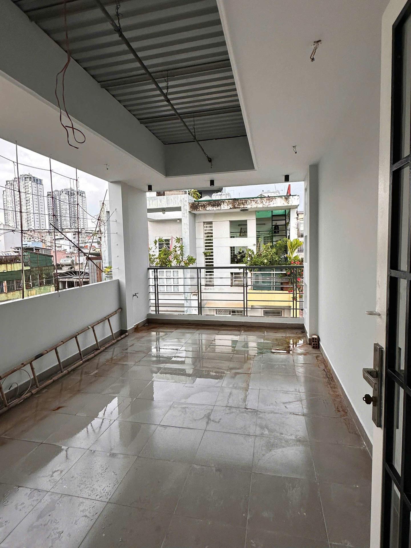 Chỉ 9 tỷ có ngay nhà 1/ . 5 Tầng ngay trung tâm Q10.