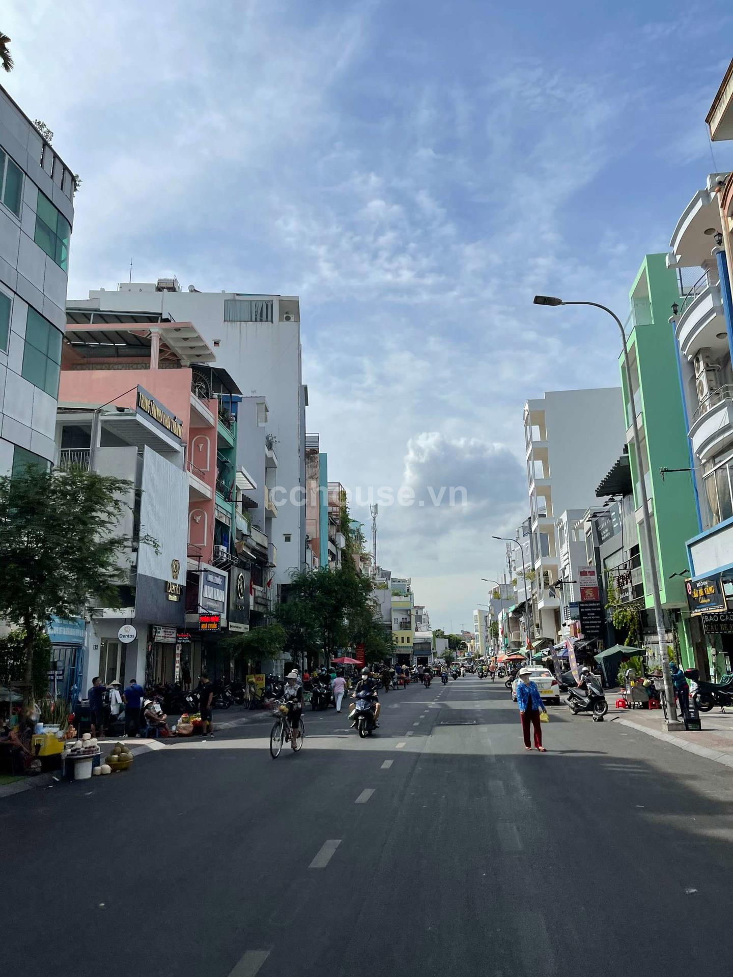 Cho thuê nhà MT đường Đề Thám, phường Cô Giang, Quận 1 - NH 4.7m x 11m
