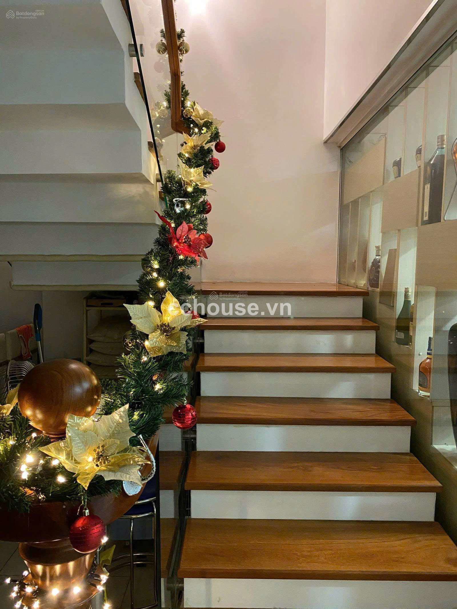 BÁN NHÀ MẶT TIỀN LÝ THÁI TỔ PHƯỜNG 2 , QUẬN 3 NGAY CÔNG VIÊN GIỌT NƯỚC - 4 TẦNG- HƯỚNG TÂY NAM - 6WC