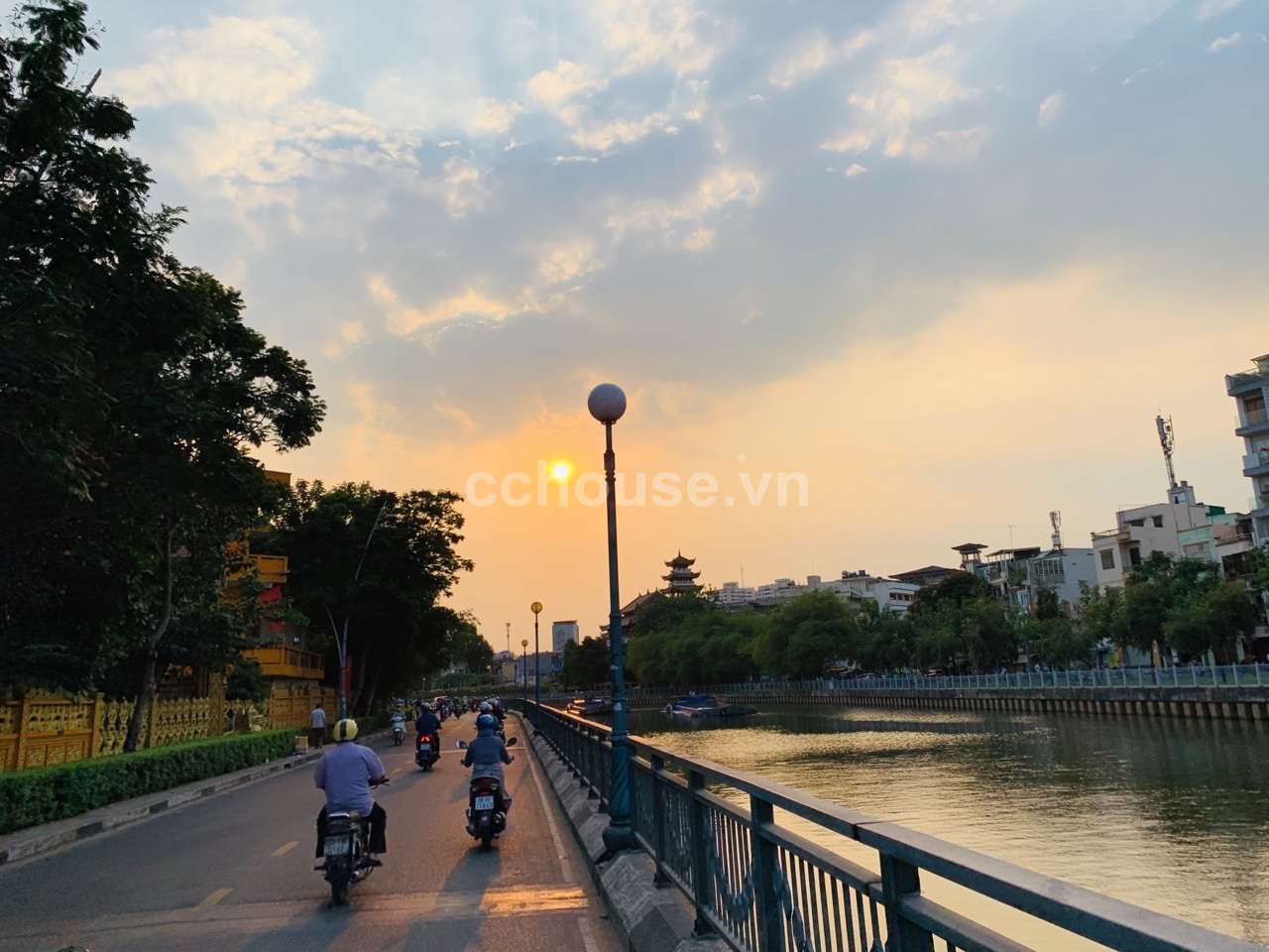 BAN-NHA-2-MAT-TIEN-DUONG-HOANG-SA-QUAN-3--DT--38m-x-125m--GIA-10-TY-id12293