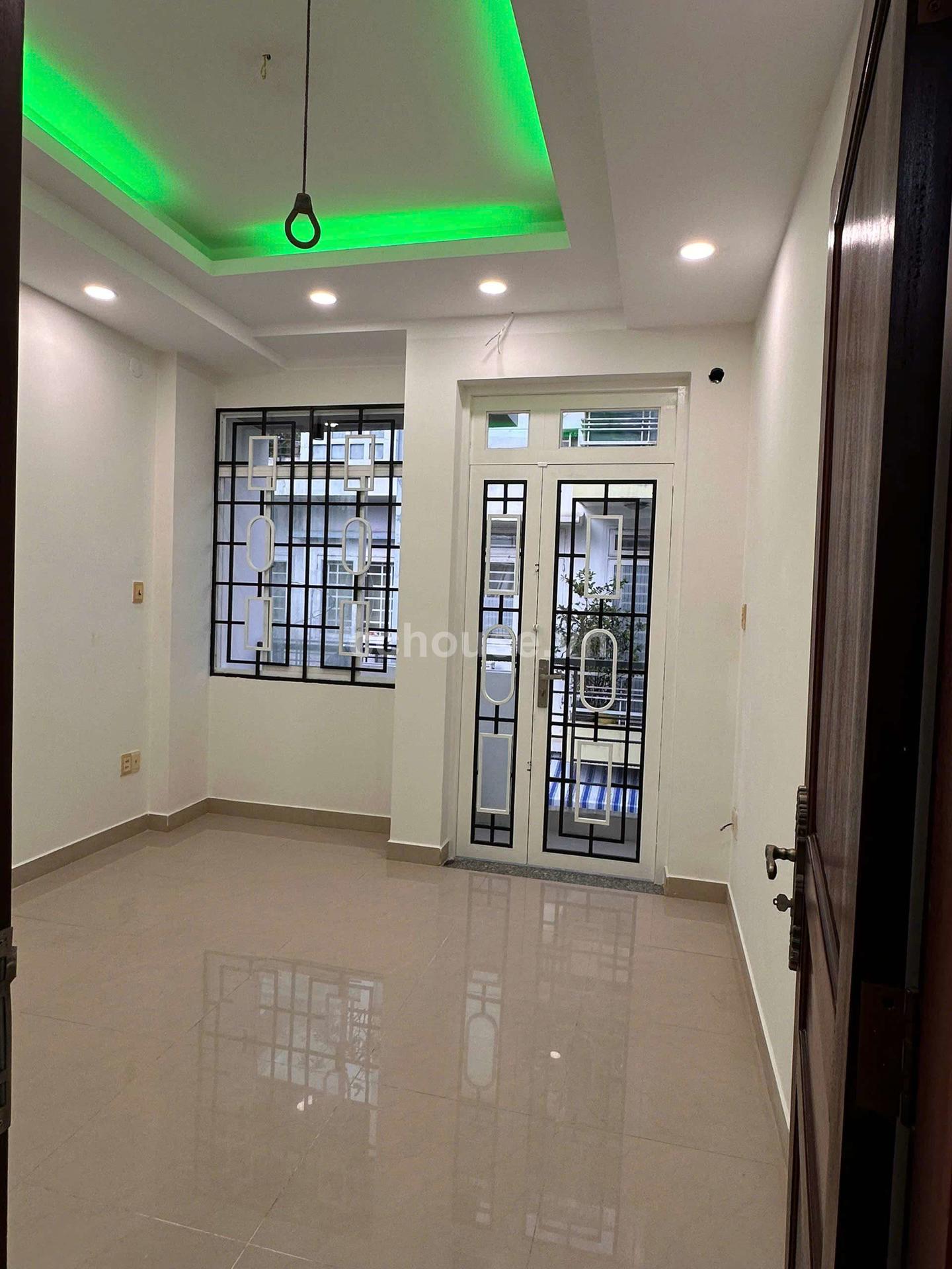 Chỉ 9 tỷ có ngay nhà 1/ . 5 Tầng ngay trung tâm Q10.