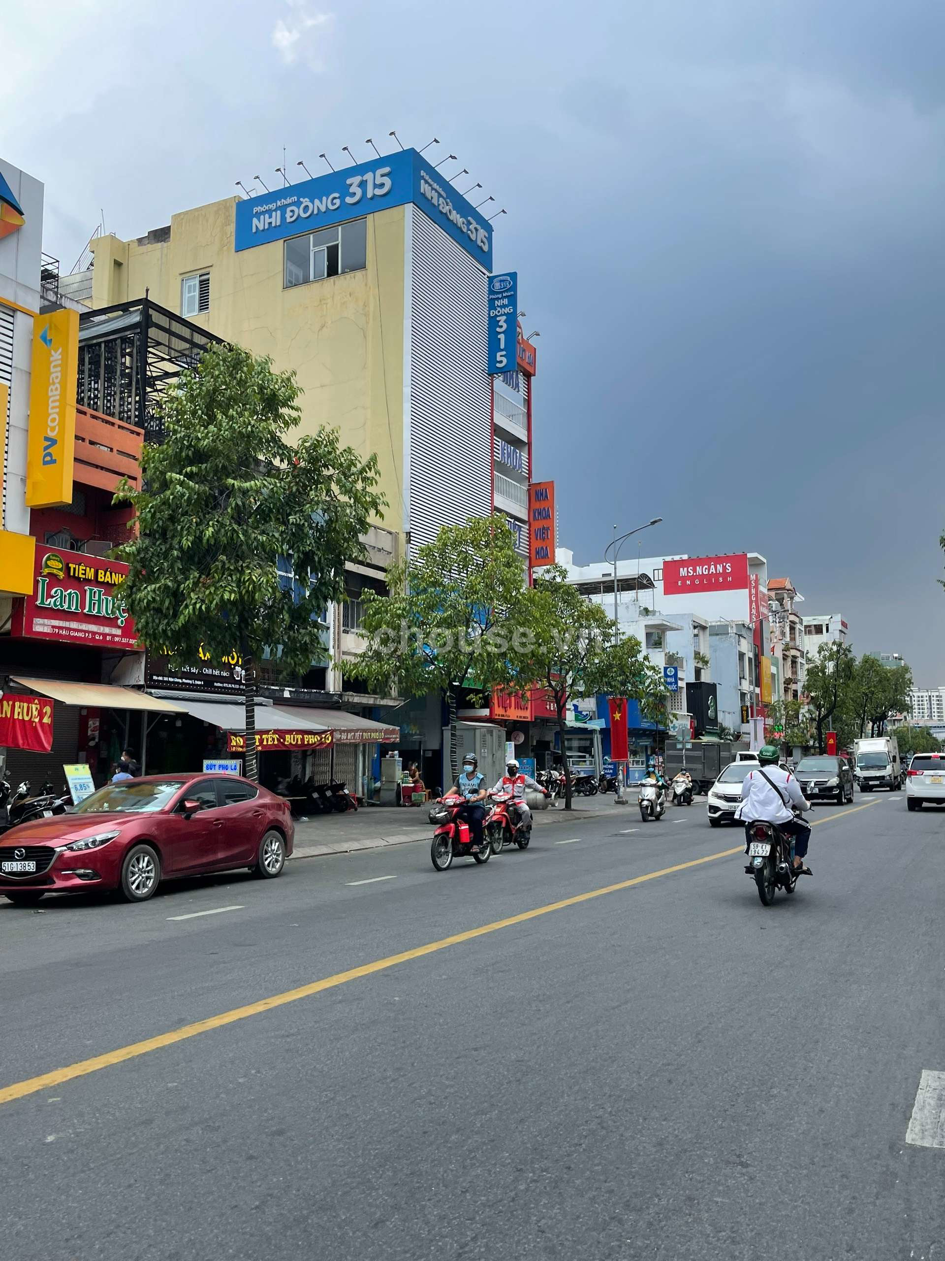 Cần bán nhà mặt tiền đường Hậu Giang TDT: 93,1m2, DTS 297,3m2