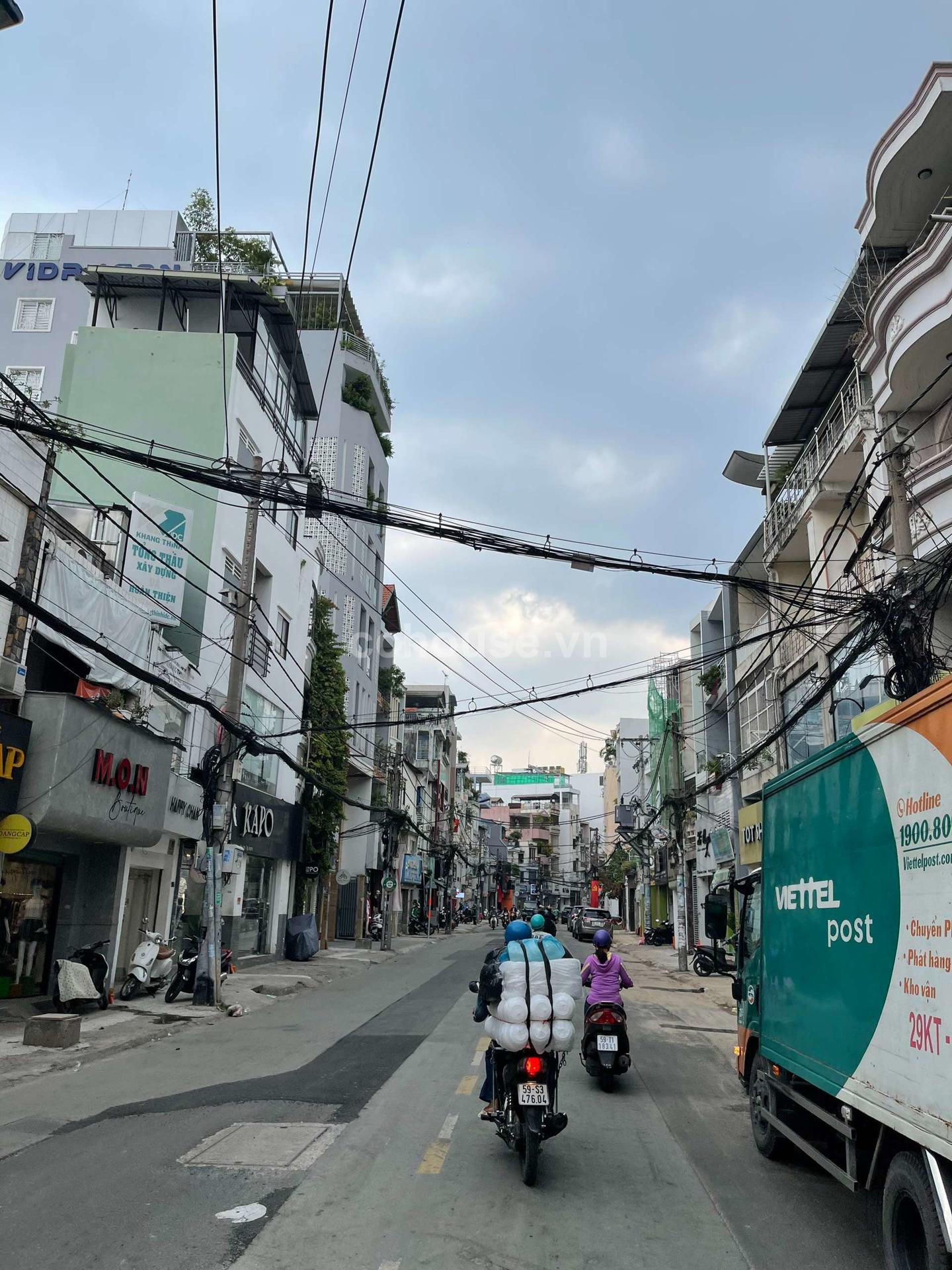 Nhà phố Hẻm đường Huỳnh Văn Bánh, Phường Cầu Kiệu, TP.HCM.