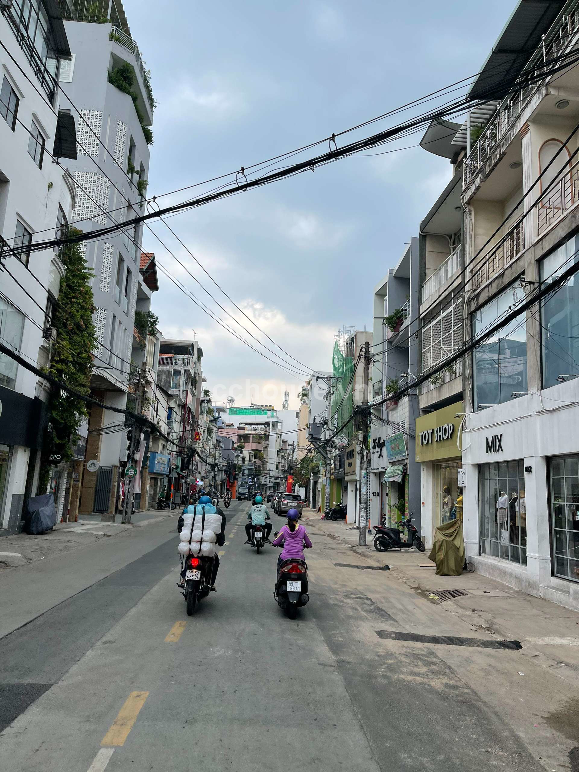 Nhà 5 Tầng hẻm 6m Huỳnh Văn Bánh. Phú nhuận