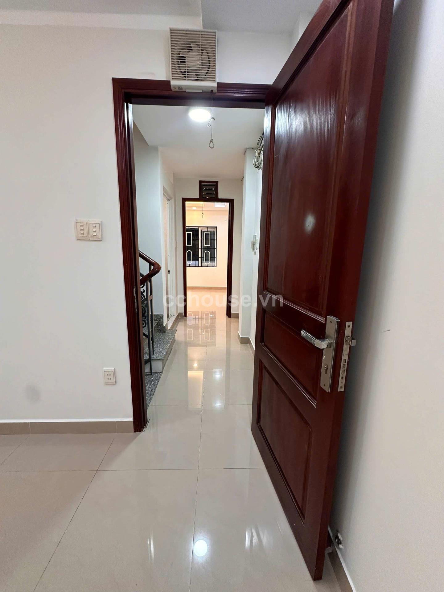 Chỉ 9 tỷ có ngay nhà 1/ . 5 Tầng ngay trung tâm Q10.