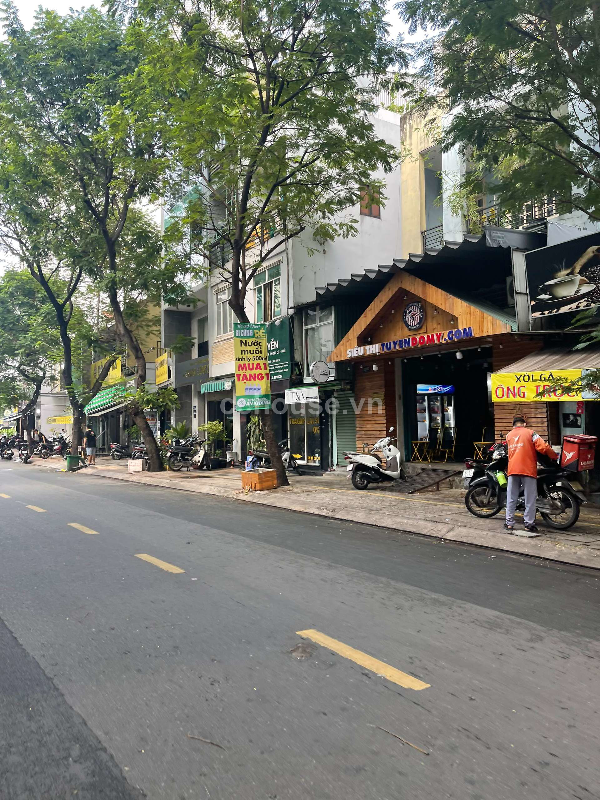 NHÀ 3 LẦU ĐẸP NGAY MT ĐỖ THỊ LỜI, Q.3 - DT: 3,9m x 15m - HĐT 45 triệu/tháng