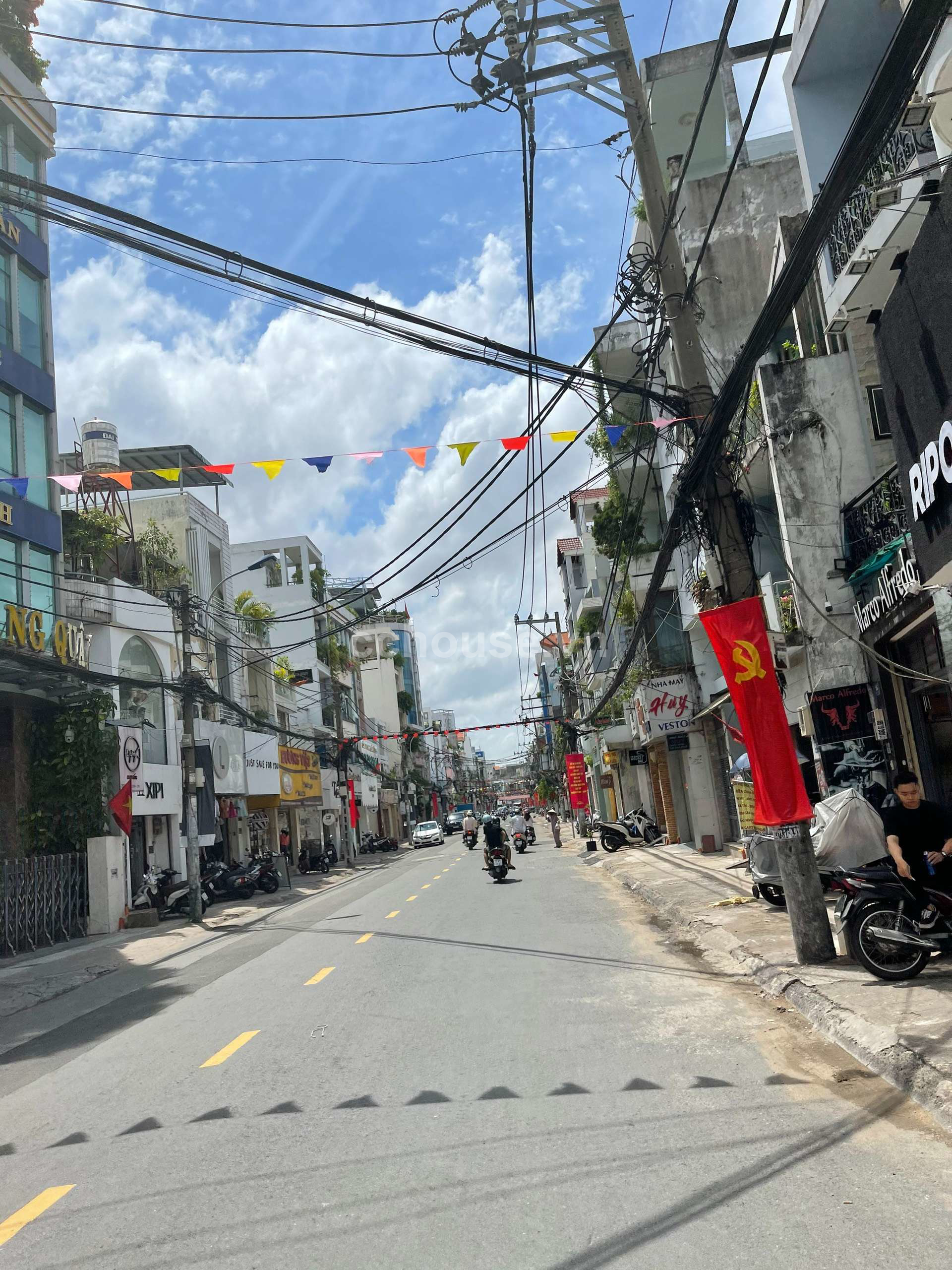Nhà 5 Tầng hẻm 6m Huỳnh Văn Bánh. Phú nhuận