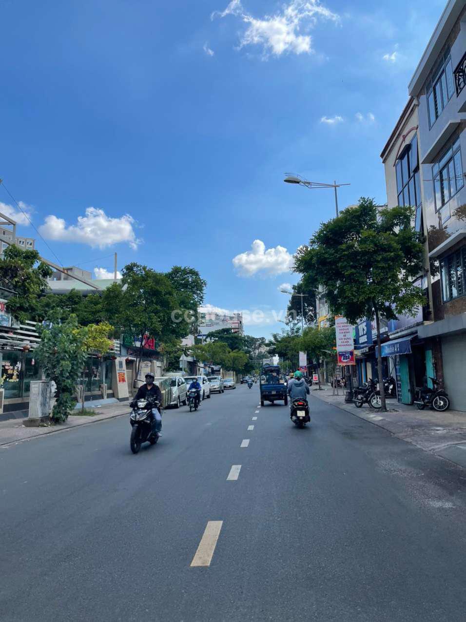 KHU TRUNG TÂM QUẬN 1 - PHẠM VIẾT CHÁNH DT 8.15 x 37.3m - HĐT 297tr / tháng - 250 TỶ