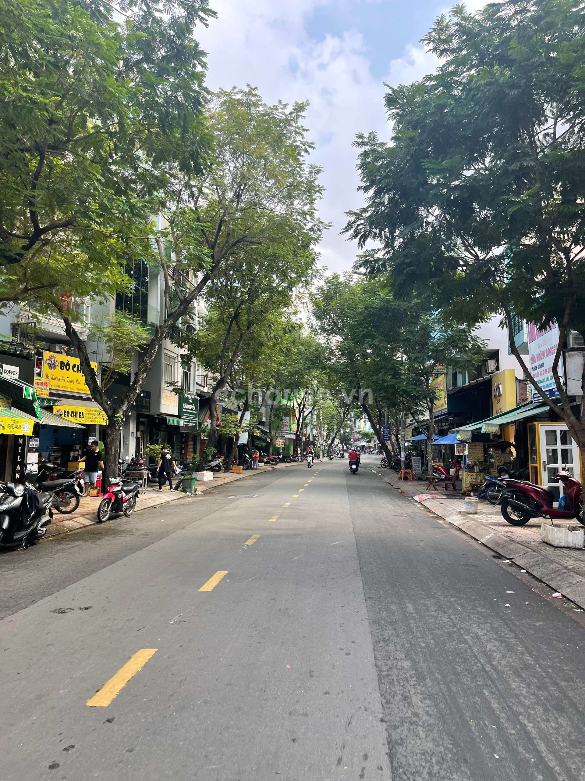 NHÀ 3 LẦU ĐẸP NGAY MT ĐỖ THỊ LỜI, Q.3 - DT: 3,9m x 15m - HĐT 45 triệu/tháng