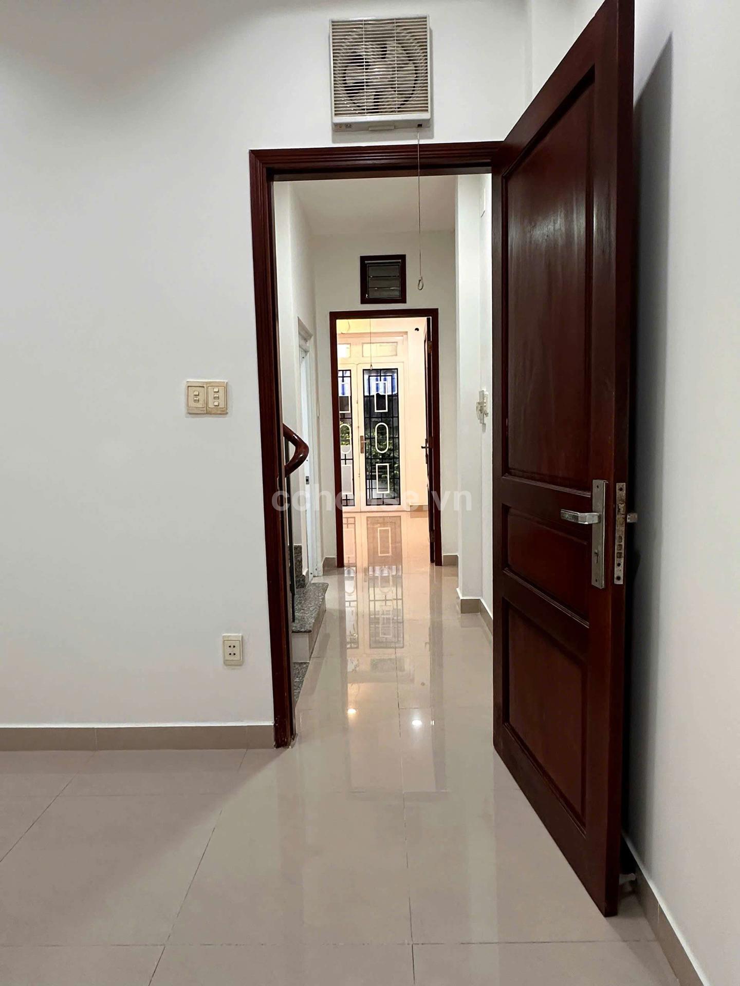 Chỉ 9 tỷ có ngay nhà 1/ . 5 Tầng ngay trung tâm Q10.