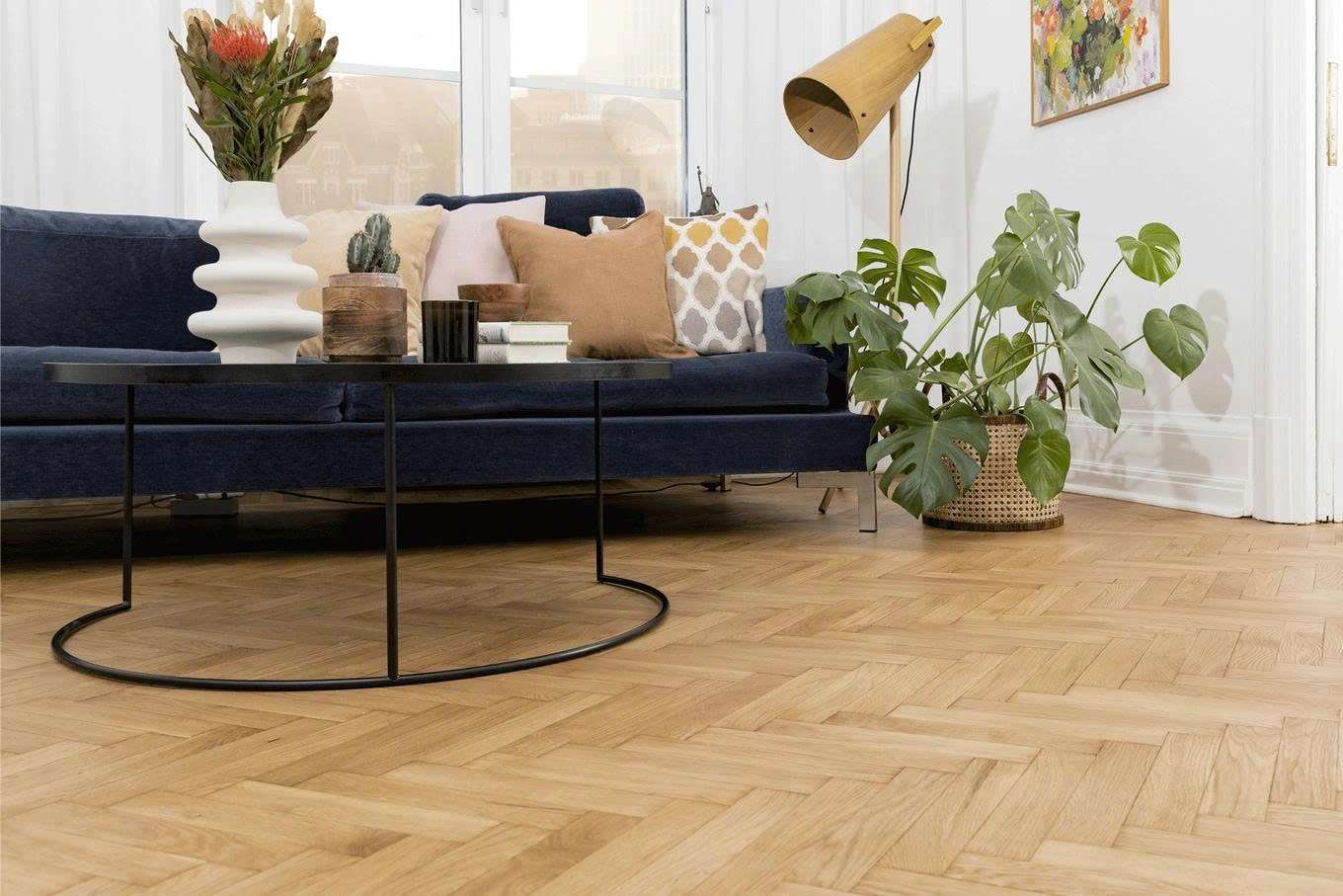 Sàn nhà vừa được lau xong đã vương đầy dấu chân và bụi bẩn? Đừng lo! Chỉ với 6 mẹo nhỏ từ chuyên gia, bạn sẽ giữ được không gian sống sạch tinh tươm lâu hơn mà không tốn nhiều công sức.