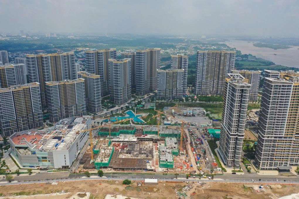 Lãi suất tăng nhanh, khoản trả nợ ngân hàng mỗi tháng tăng gấp rưỡi, thậm chí gấp đôi, khiến nhiều người vay mua nhà rơi vào cảnh chật vật.