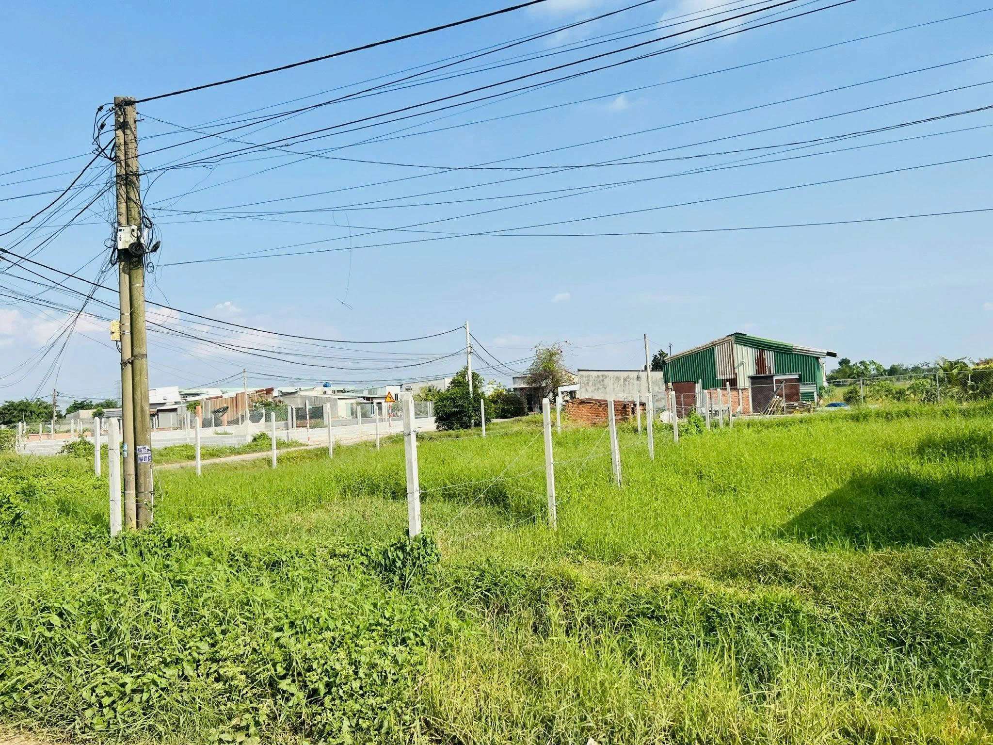 Theo quy định của luật Đất đai 2024, nhà xây trên đất nông nghiệp trước ngày 1.7.2014, sử dụng ổn định sẽ được cấp sổ hồng đồng thời được xem xét bồi thường theo giá đất ở đối với phần đất trong hạn mức.