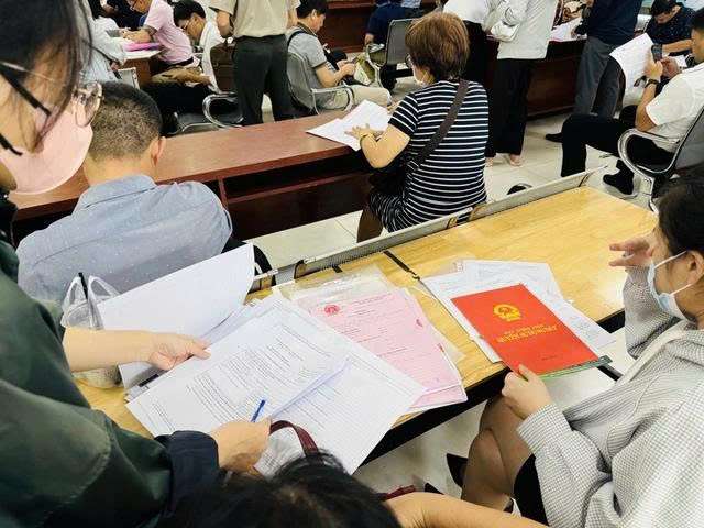 Để gỡ vướng pháp lý, bảo vệ quyền lợi người dân, Bộ Nông nghiệp và Môi trường đã đề xuất cấp sổ hồng cho đất mua giấy tay giai đoạn 2014 - 2024.