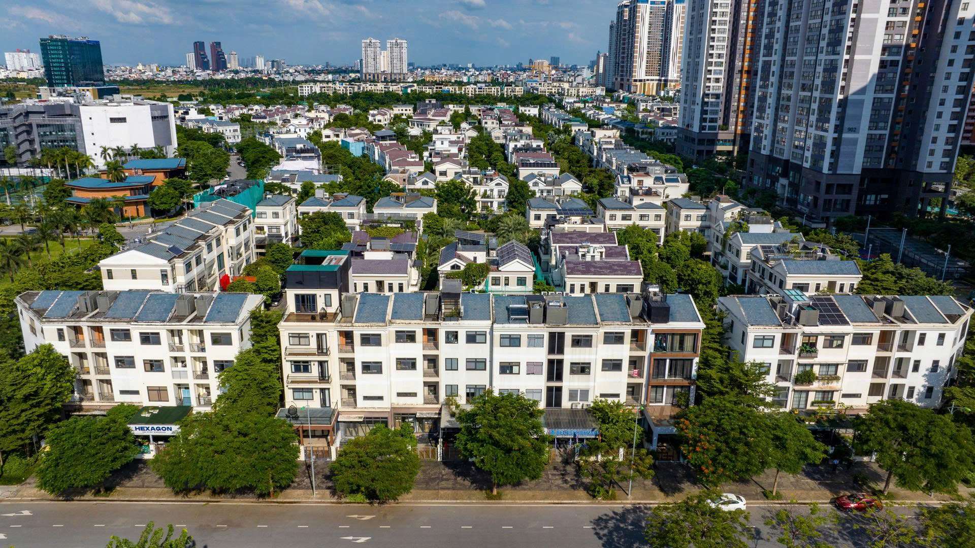 Trong nhiều năm qua, phần lớn doanh nghiệp bất động sản ở Việt Nam lựa chọn xây nhà để bán thay vì giữ lại để cho thuê.