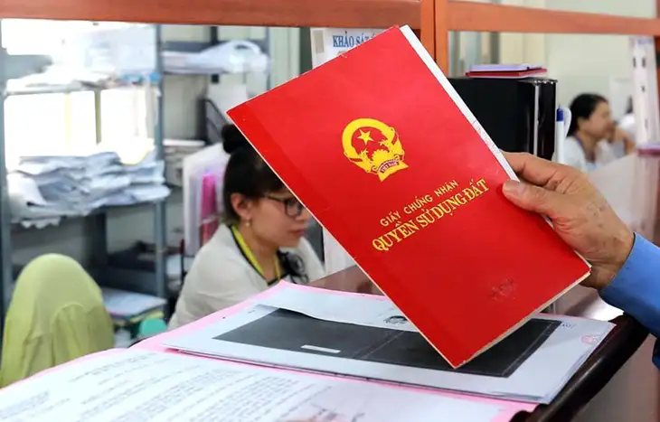 Tin tức sáng 30-9: Sổ đỏ hộ gia đình đề xuất ghi đủ tên người có chung quyền sử dụng đất