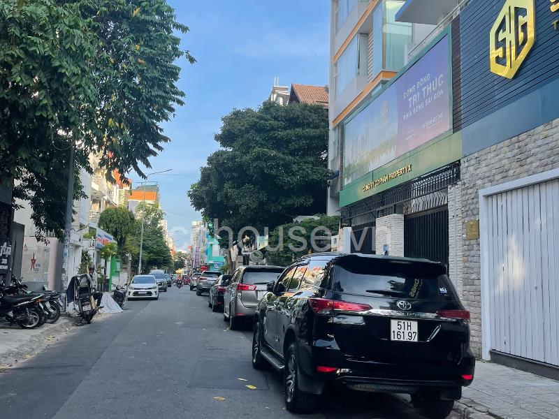 Cho thuê nhà mặt tiền đường Hoa Lan, Phường 2, Quận Phú Nhuận.