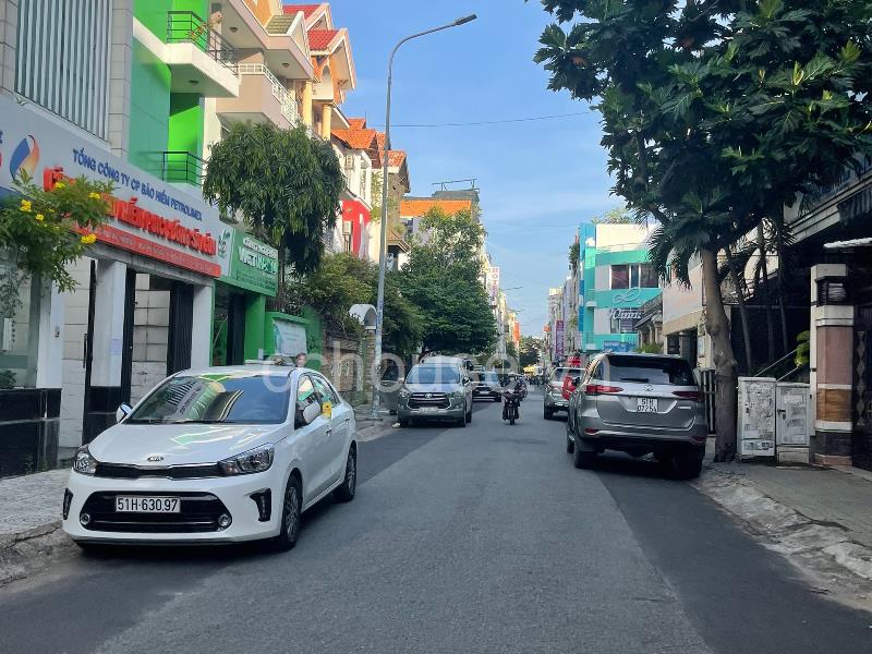 Cho thuê nhà mặt tiền đường Hoa Lan, Phường 2, Quận Phú Nhuận.