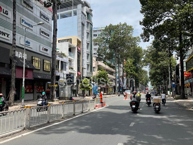 Bán nhà 955-957 Trần Hưng Đạo Quận 5 ( 2 chiều ) ngang 8x20m