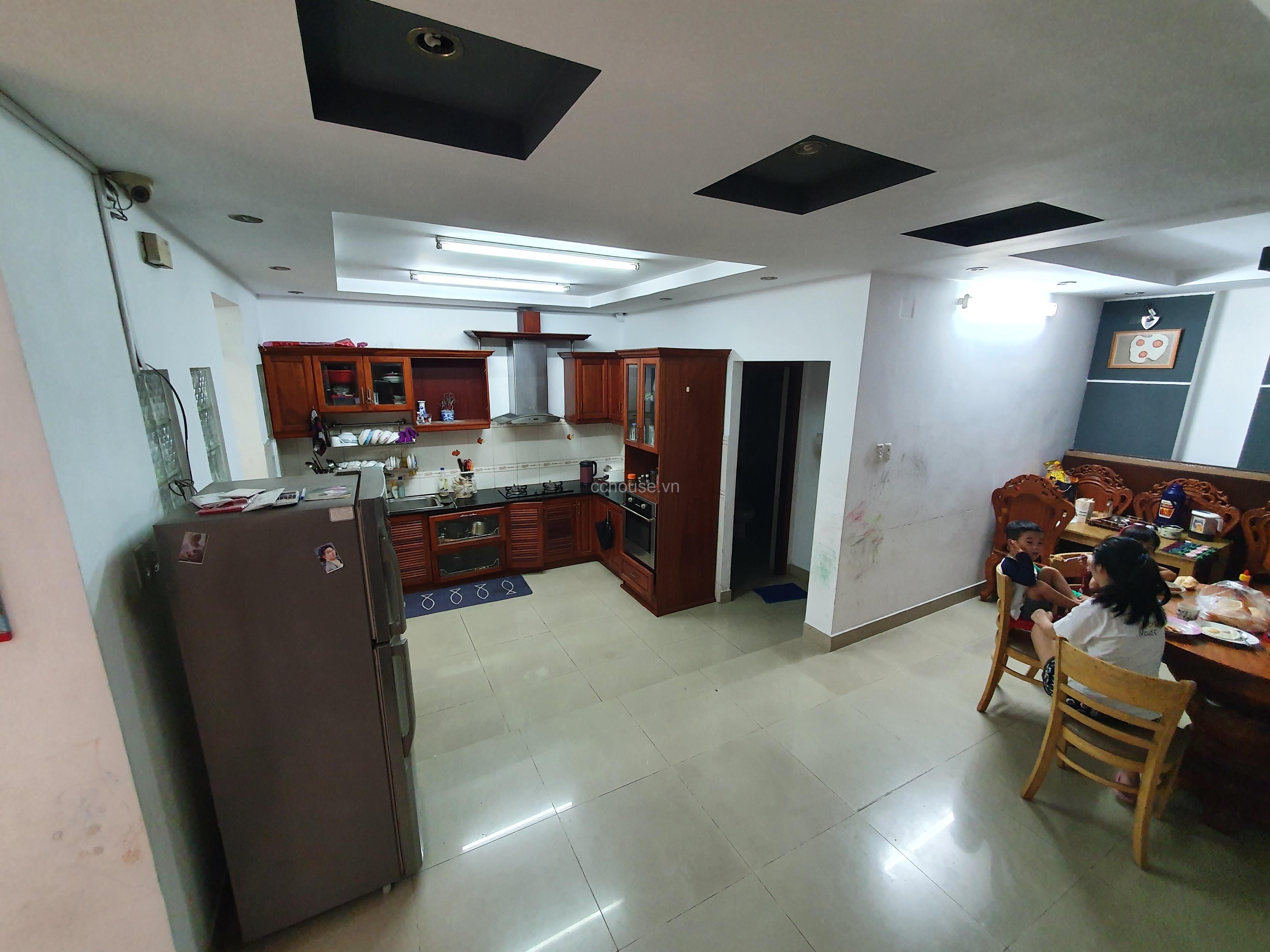 Nhà trường chinh ngang 8.2 Q Tân Bình