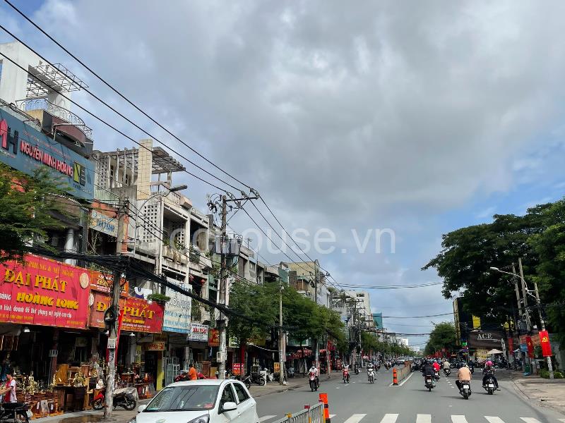 Bán nhà MT đường Trường Chinh, P12, Tân Bình