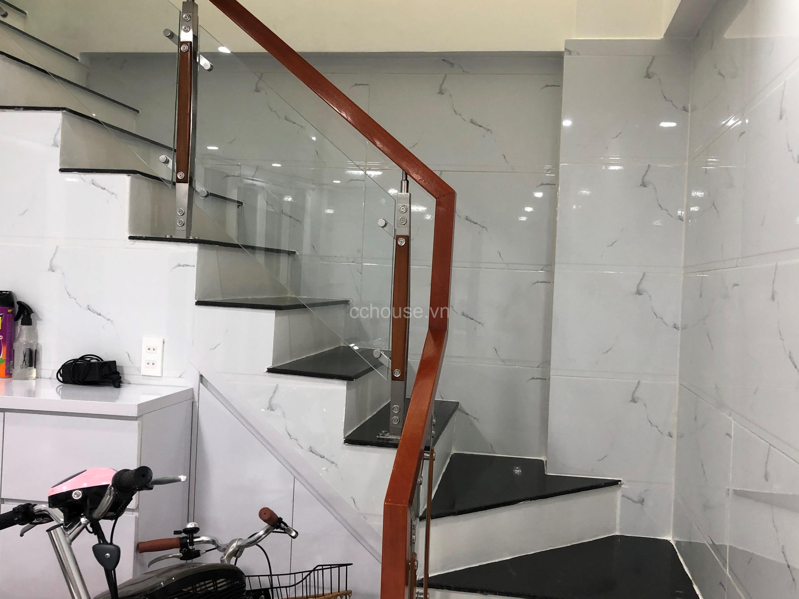 Bán nhà 5 tầng BTCT hẻm Lê Hồng Phong, P1, Q10 sát chợ hoa Hồ Thị Kỷ
