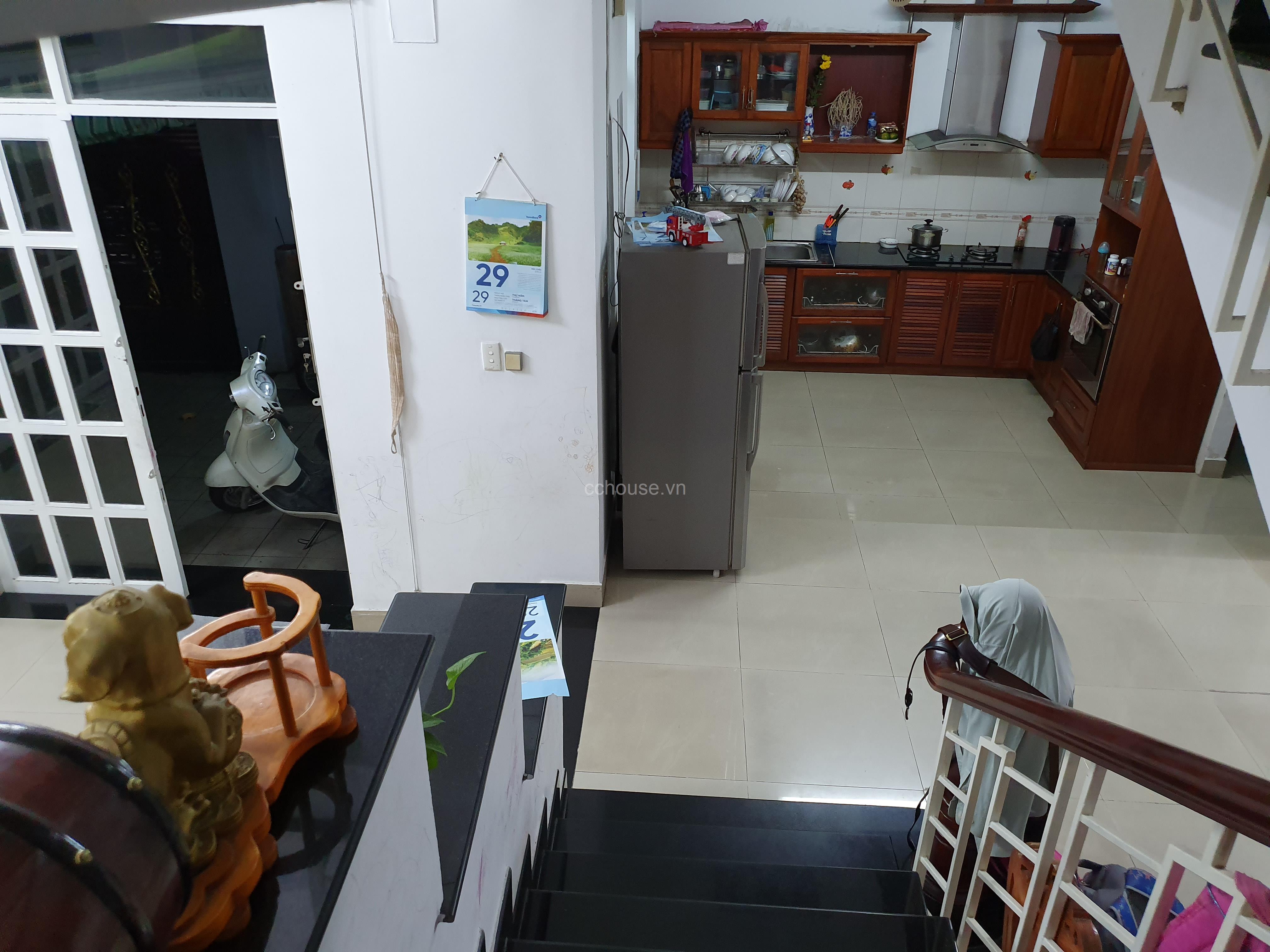 Nhà trường chinh ngang 8.2 Q Tân Bình